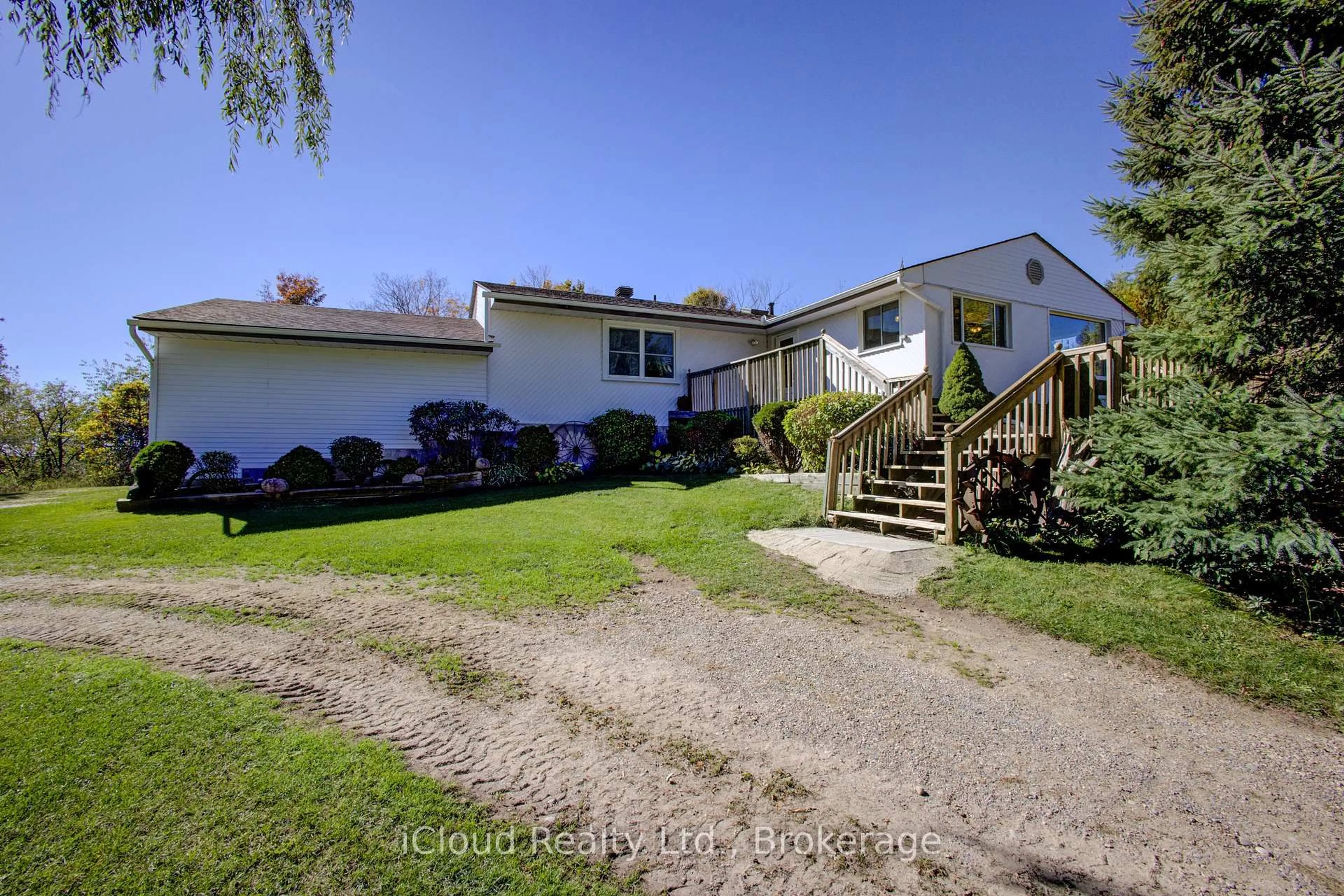 A pic from outside/outdoor area/front of a property/back of a property/a pic from drone, street for 29 Grand View Rd, Amaranth Ontario L9W 5L9