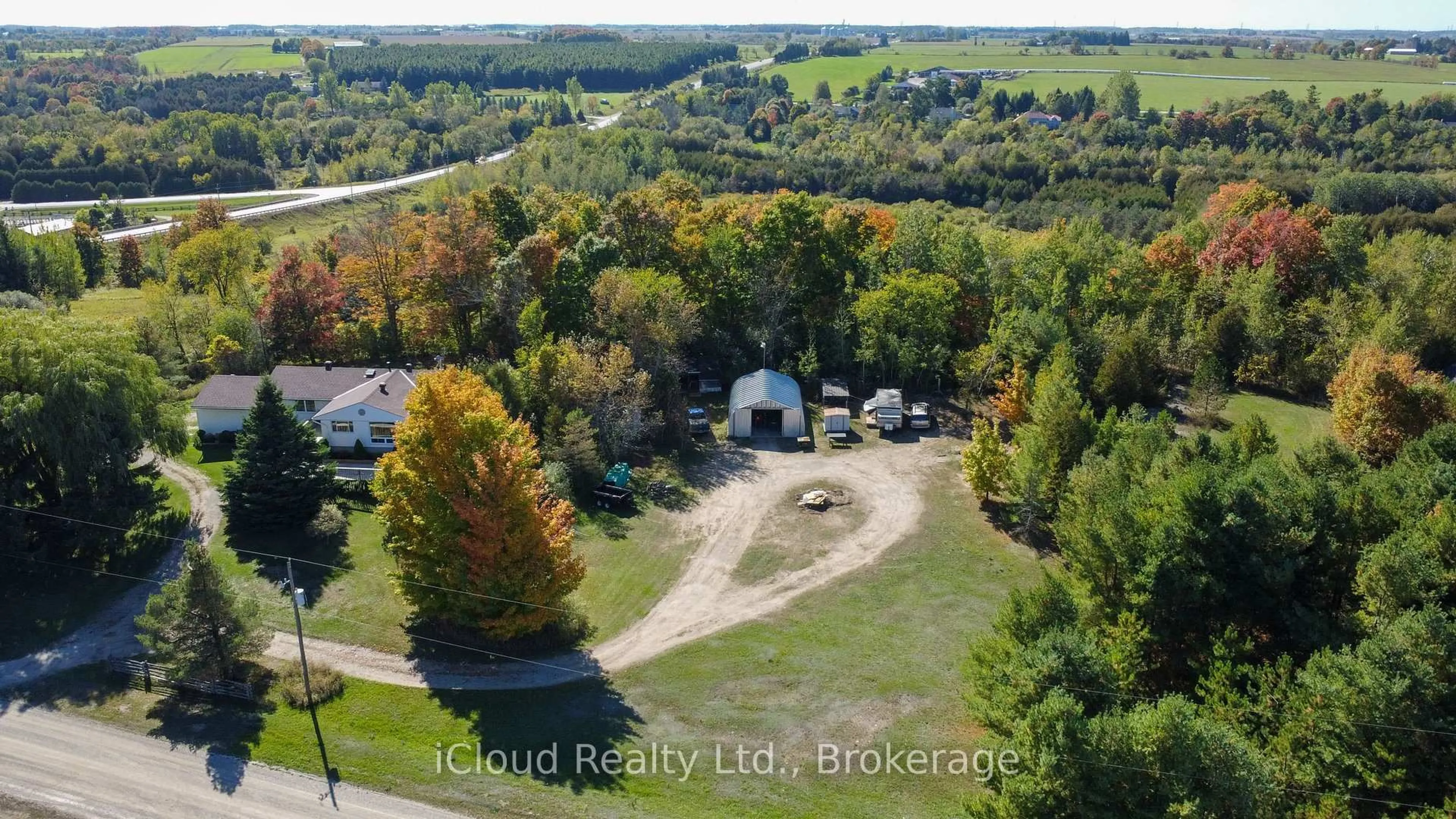 A pic from outside/outdoor area/front of a property/back of a property/a pic from drone, unknown for 29 Grand View Rd, Amaranth Ontario L9W 5L9