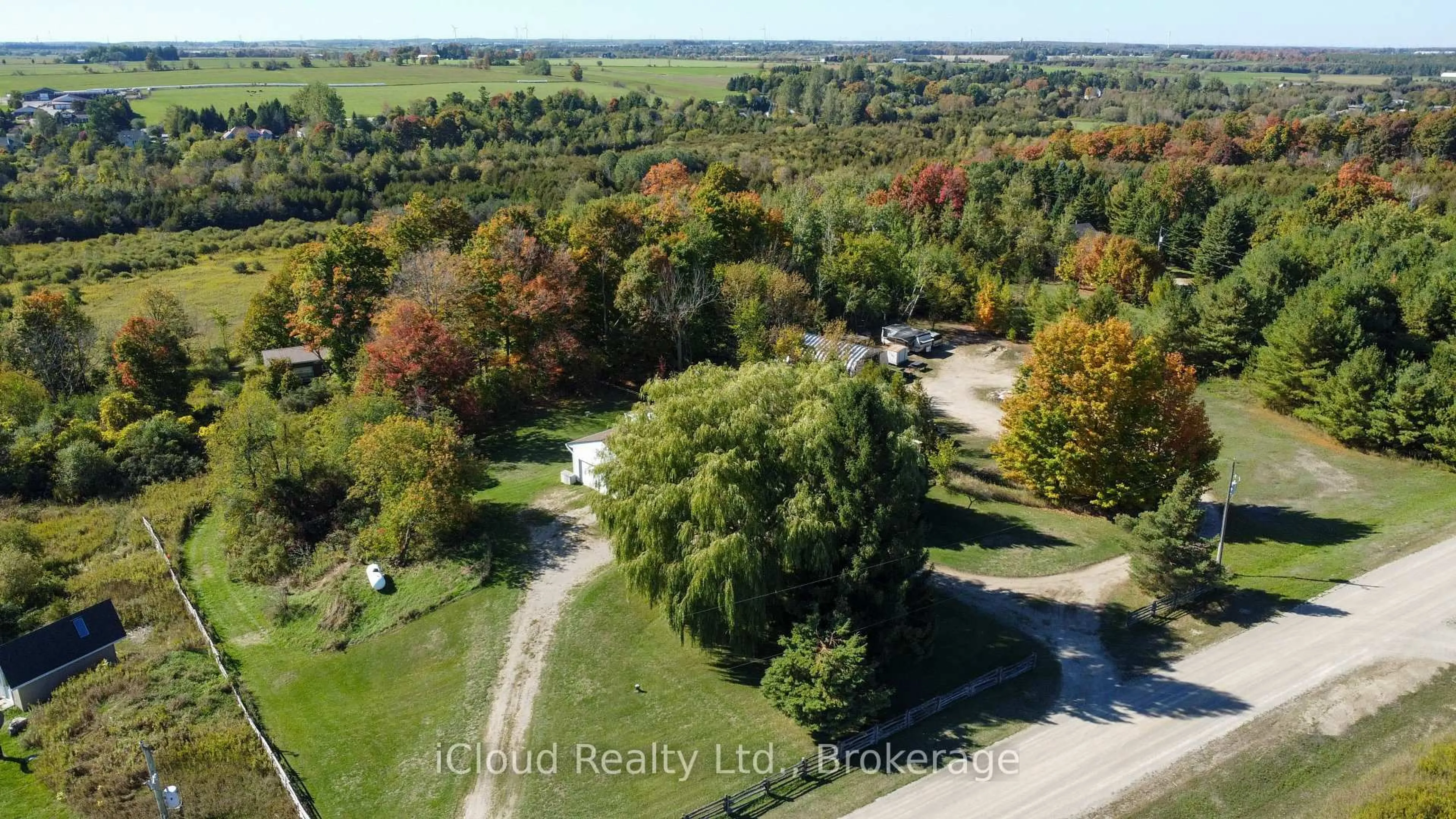 A pic from outside/outdoor area/front of a property/back of a property/a pic from drone, unknown for 29 Grand View Rd, Amaranth Ontario L9W 5L9