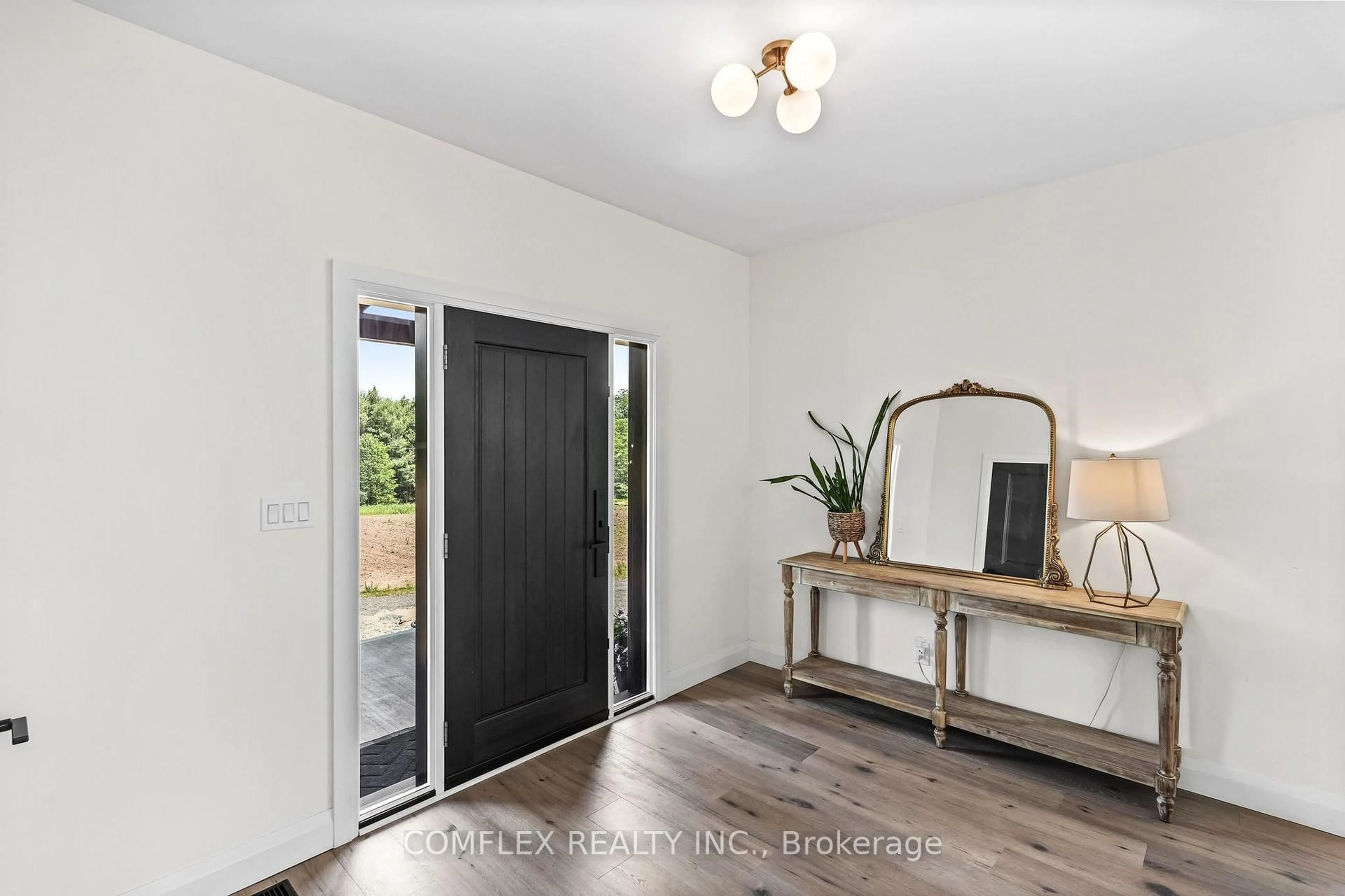 Indoor entryway for 580 Penryn Rd, Cramahe Ontario K0K 1S0
