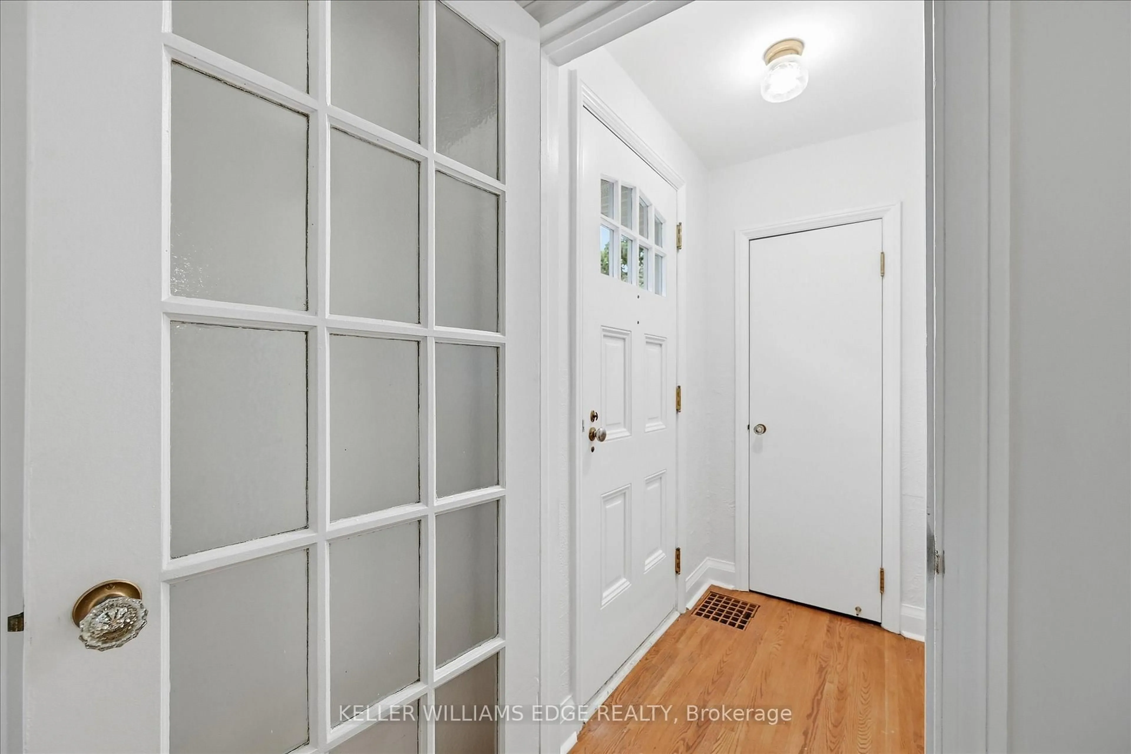 Indoor entryway for 184 Cline Ave, Hamilton Ontario L8S 1X4