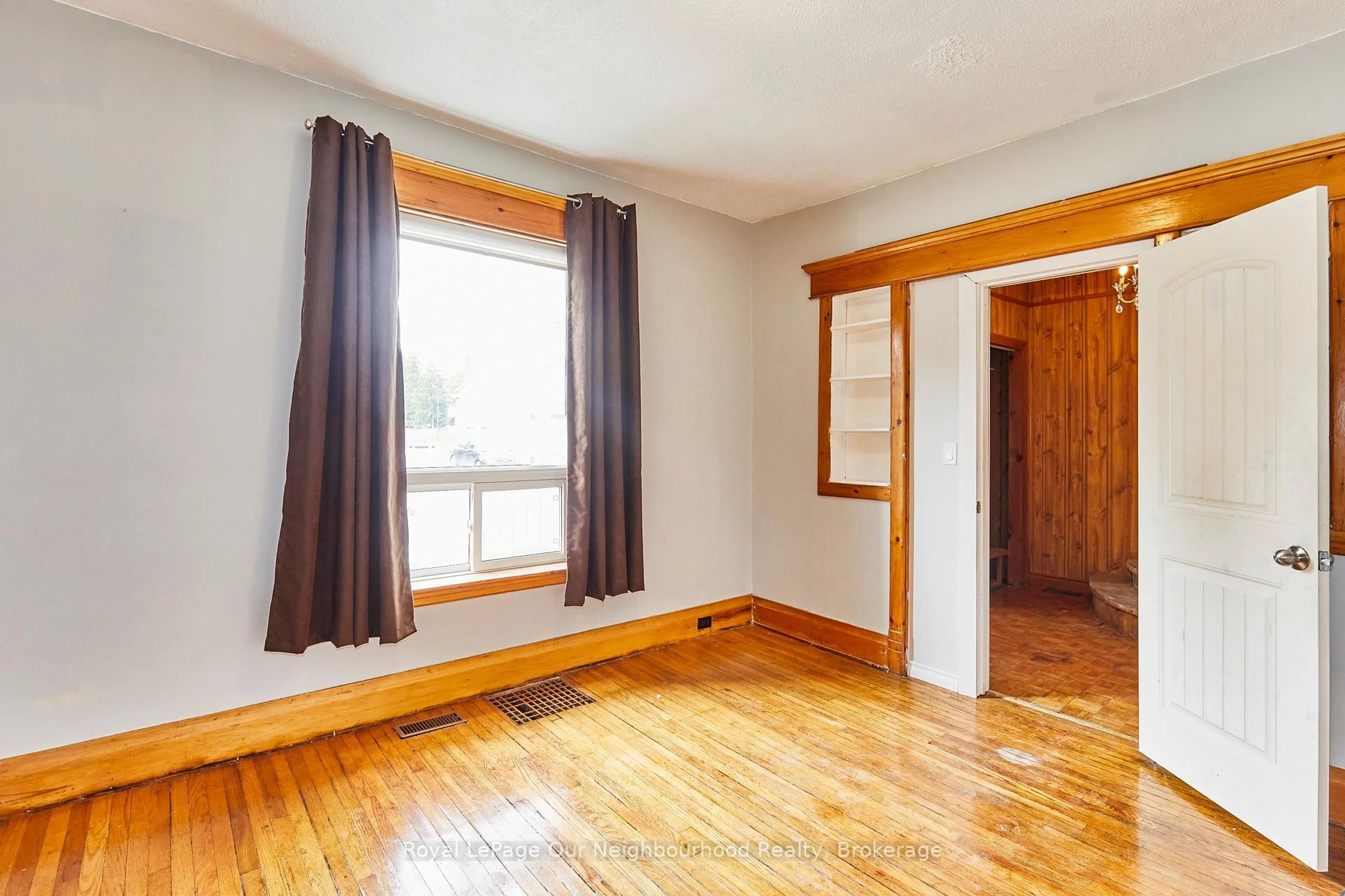 A pic of a room for 444 George St, Peterborough Ontario K9J 3E3