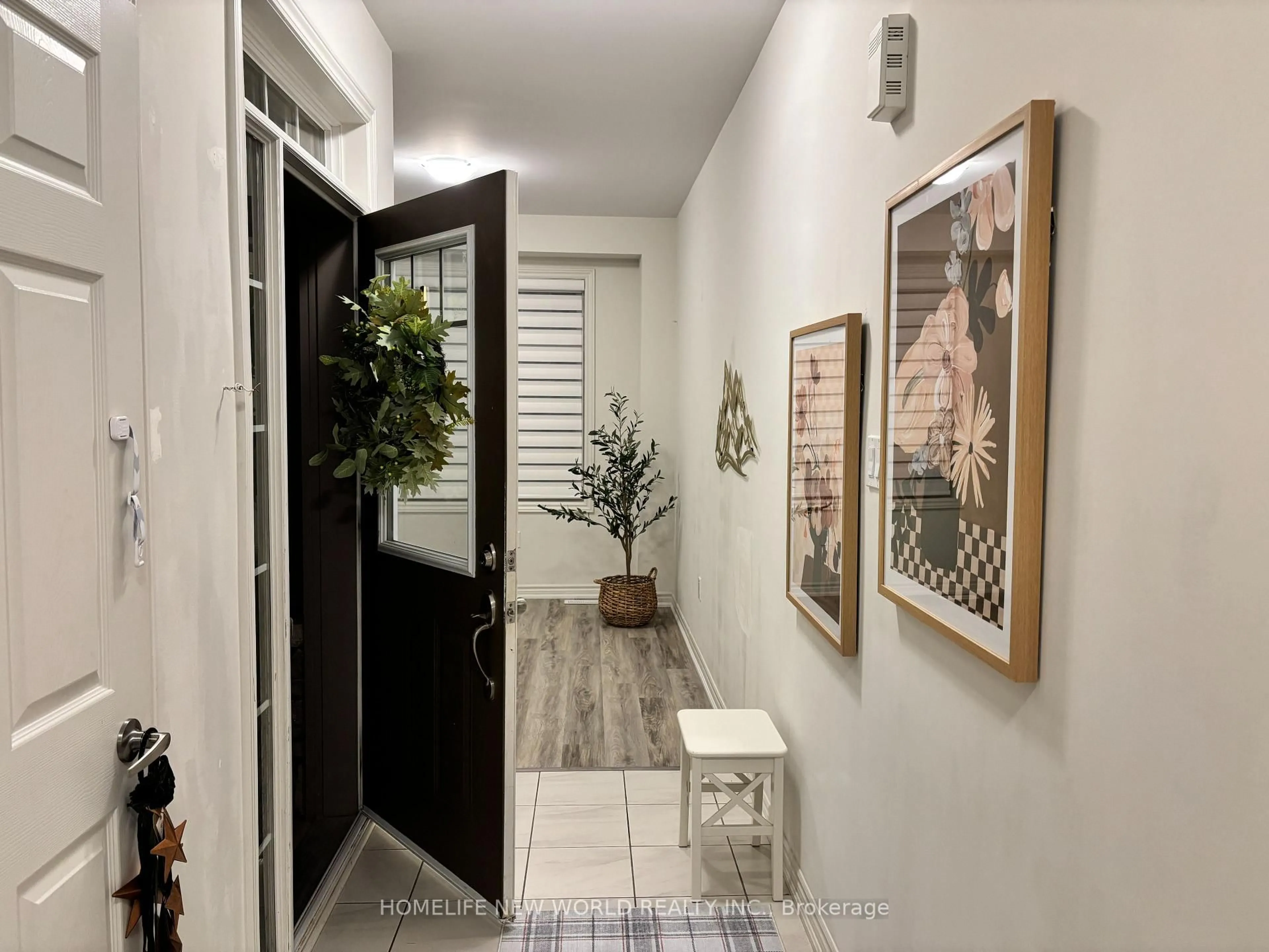 Indoor entryway for 11 Povey Rd, Centre Wellington Ontario N1M 0J5