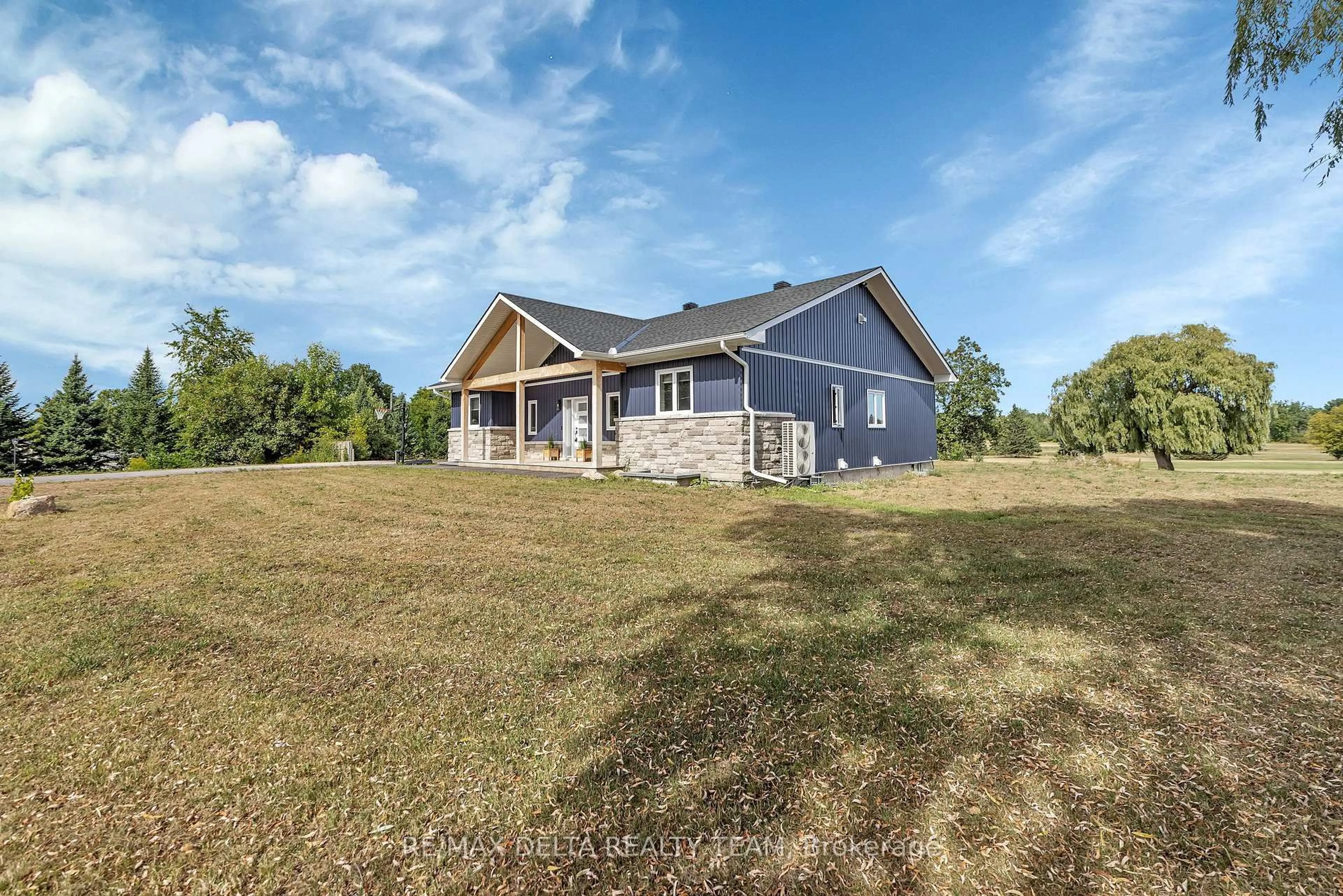 A pic from outside/outdoor area/front of a property/back of a property/a pic from drone, building for 4645 Mcneely Rd Rd, Navan Ontario K4B 1J1