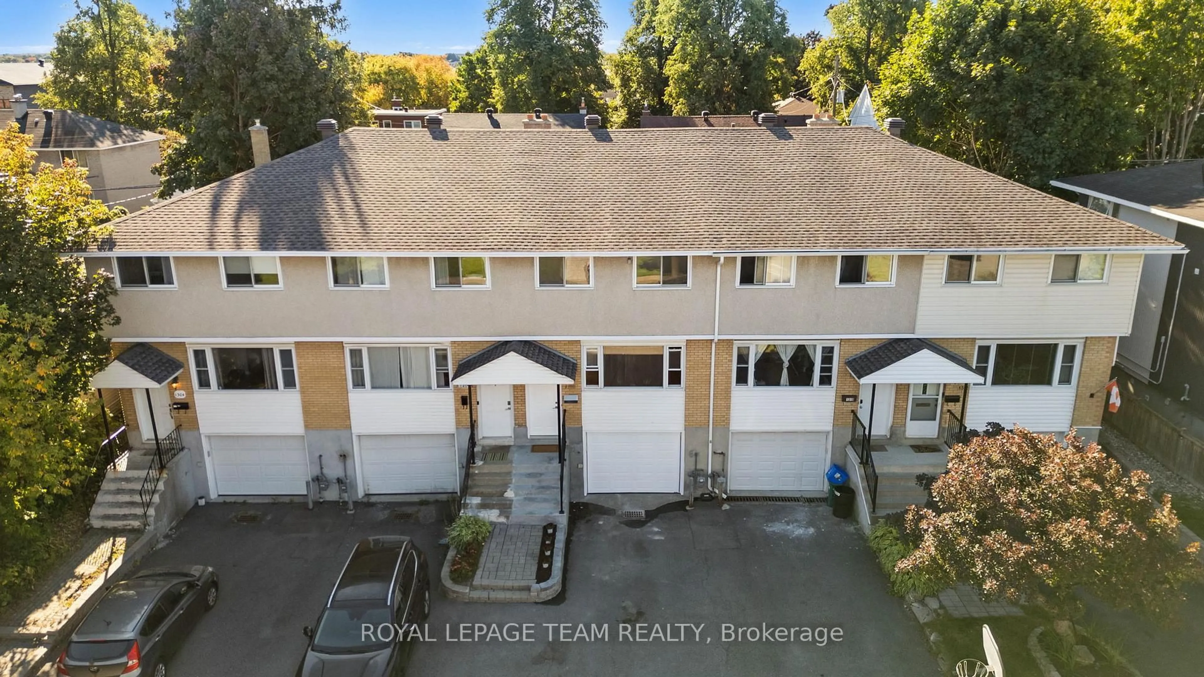 A pic from outside/outdoor area/front of a property/back of a property/a pic from drone, unknown for 1308 Summerville Ave, Ottawa Ontario K1Z 8G8