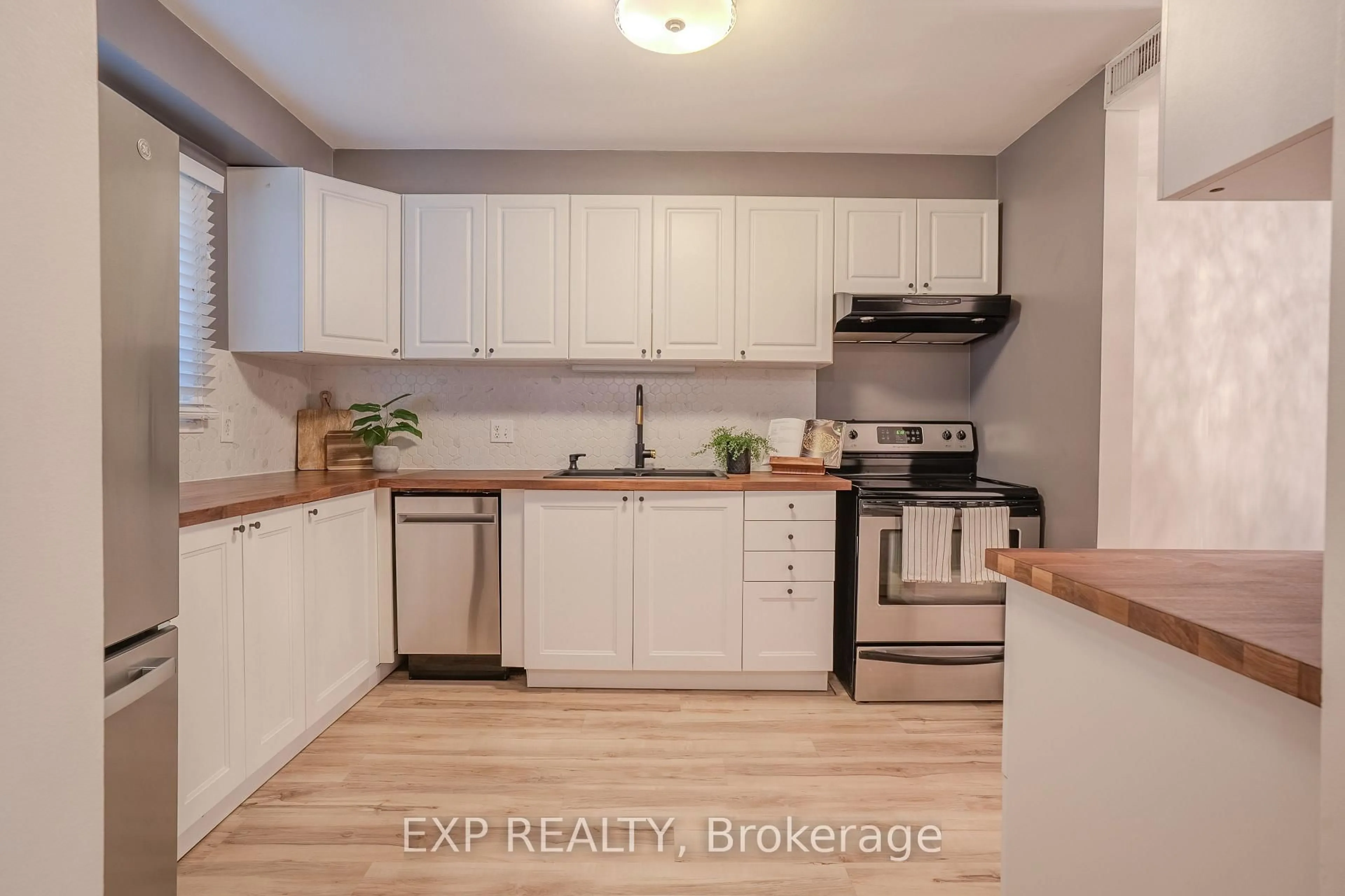 Standard kitchen, wood/laminate floor for 38 Elma St #8, St. Catharines Ontario L2N 6Z3