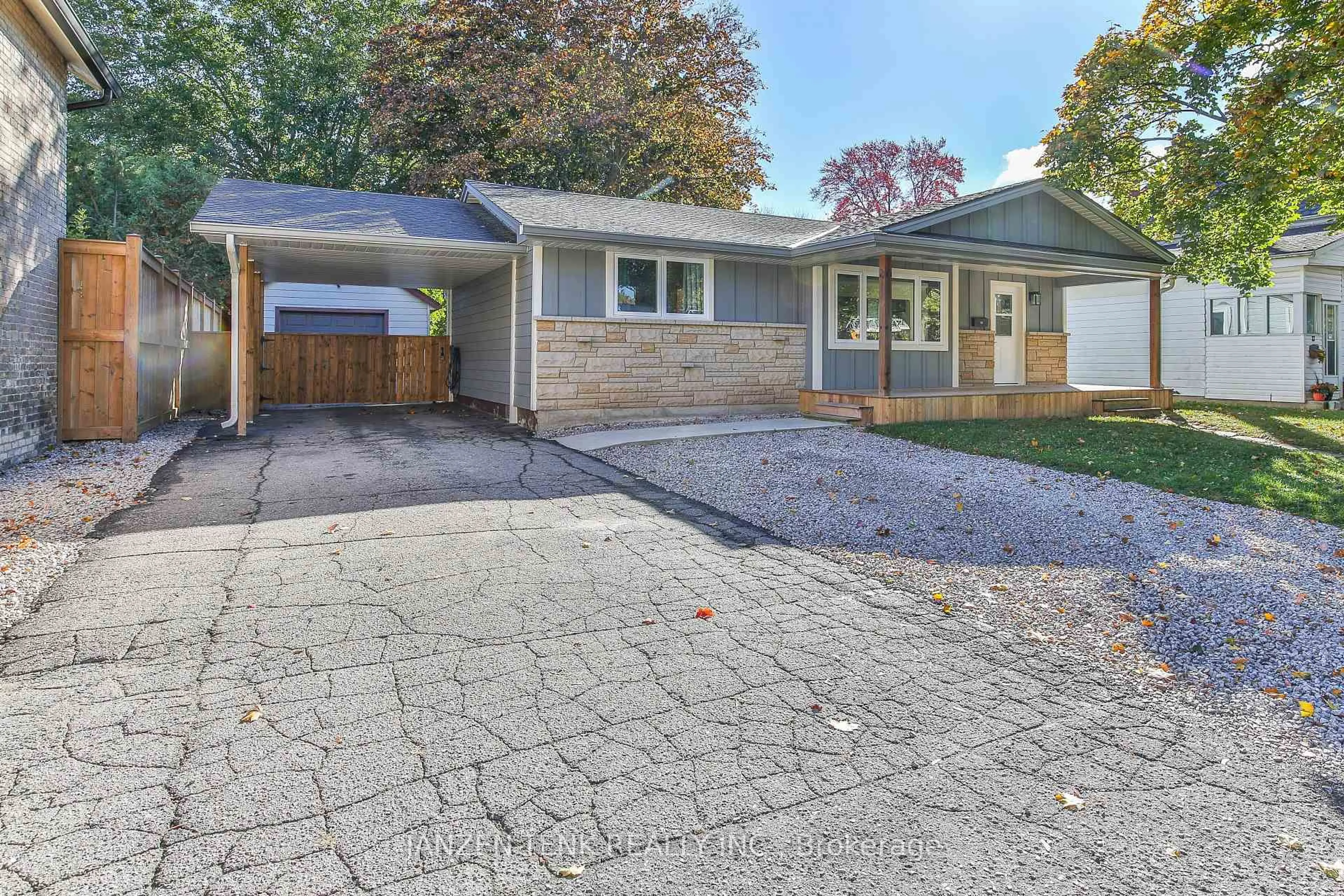 Home with vinyl exterior material, street for 93 Centre St St, Aylmer Ontario N5H 2G6