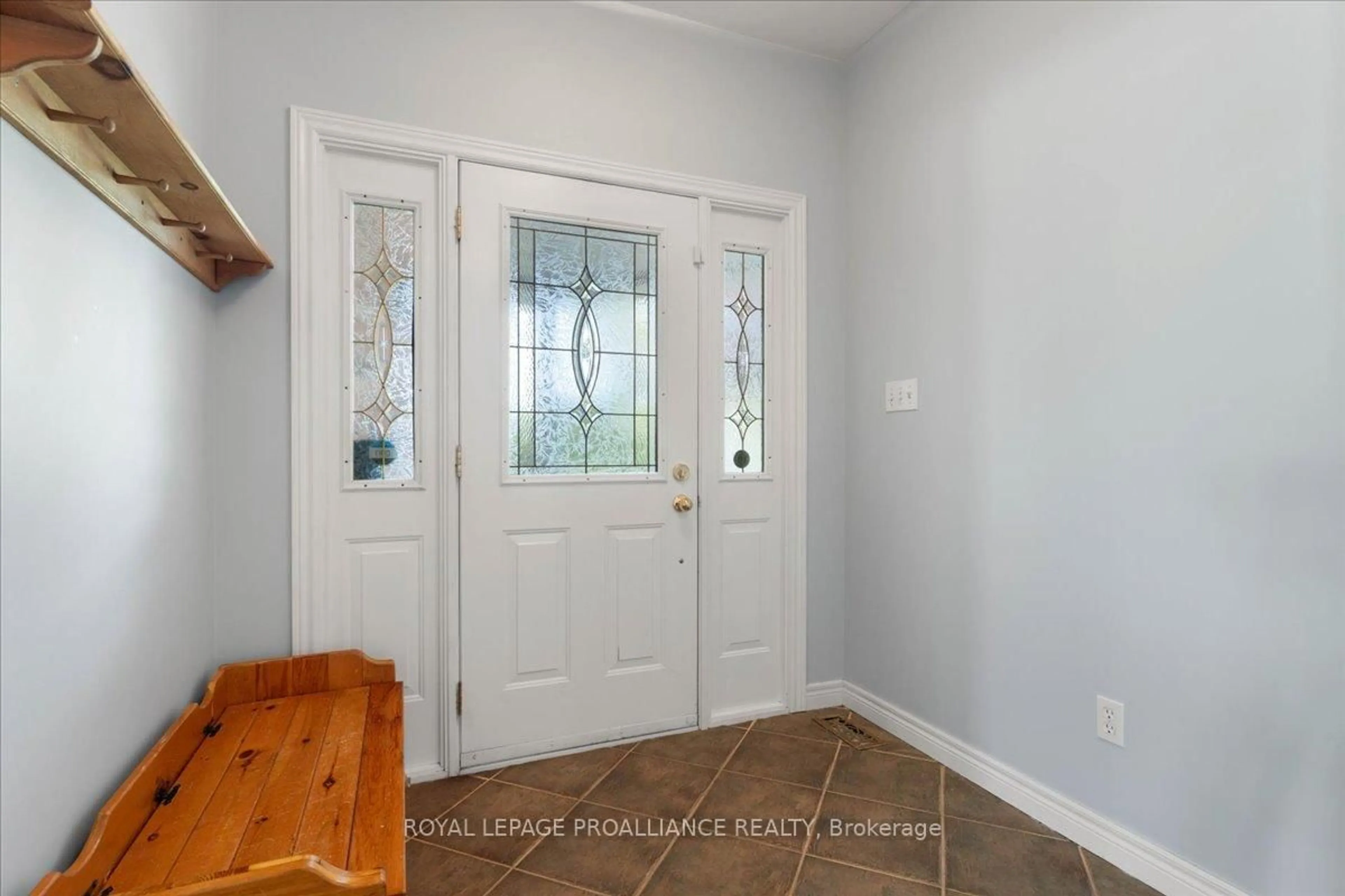 Indoor entryway for 685 County Road 28, Prince Edward County Ontario K8N 4Z7