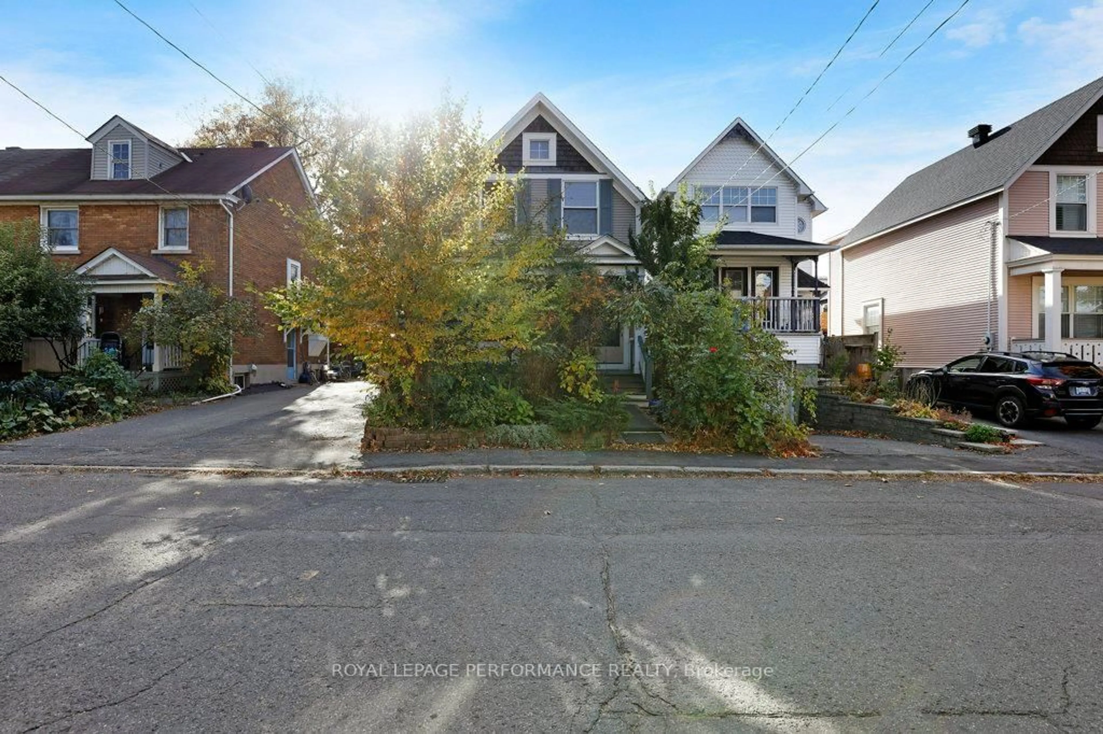 Unknown for 32 Herridge St, Ottawa Ontario K1S 0G7