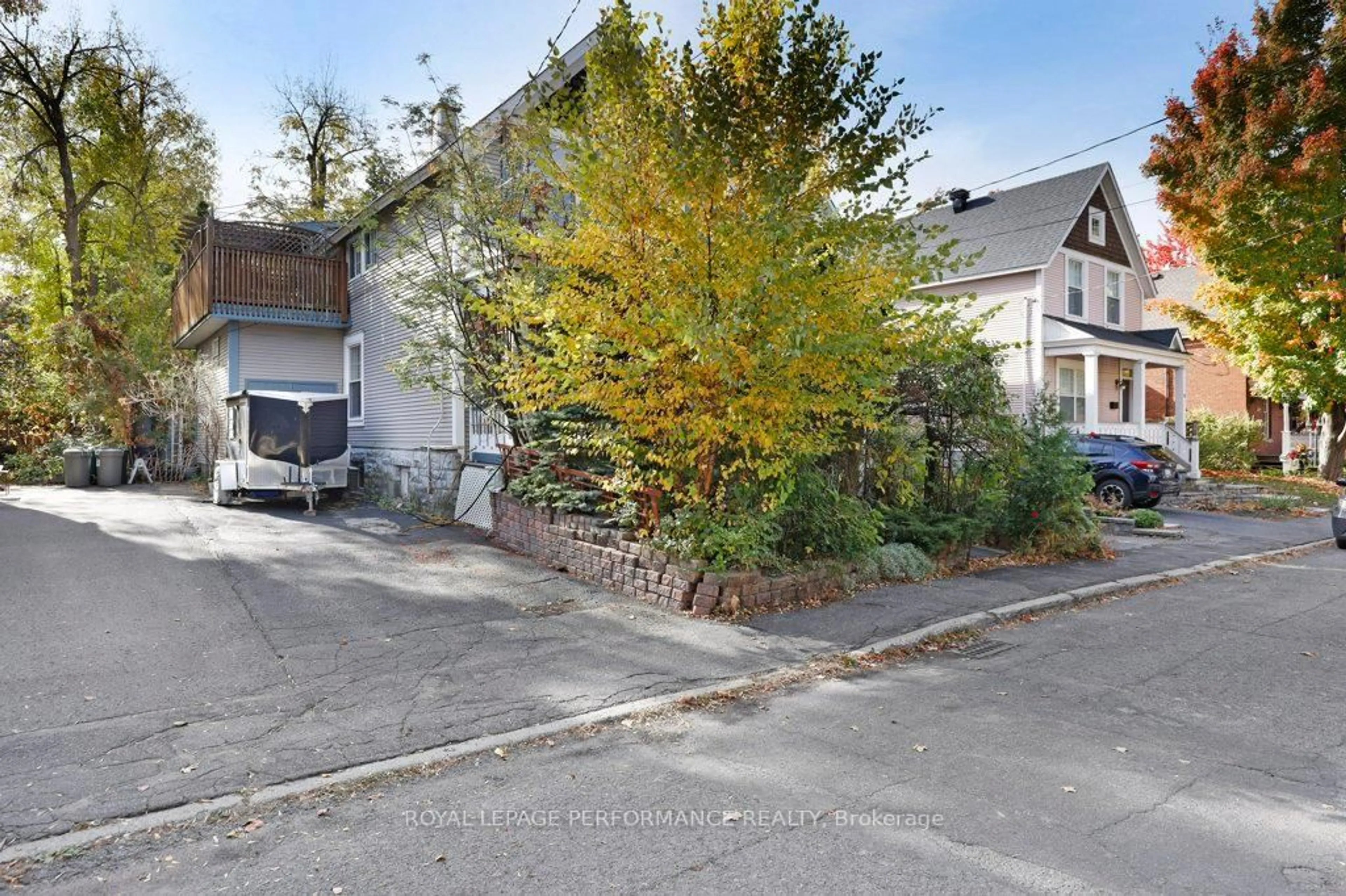 Parking for 32 Herridge St, Ottawa Ontario K1S 0G7
