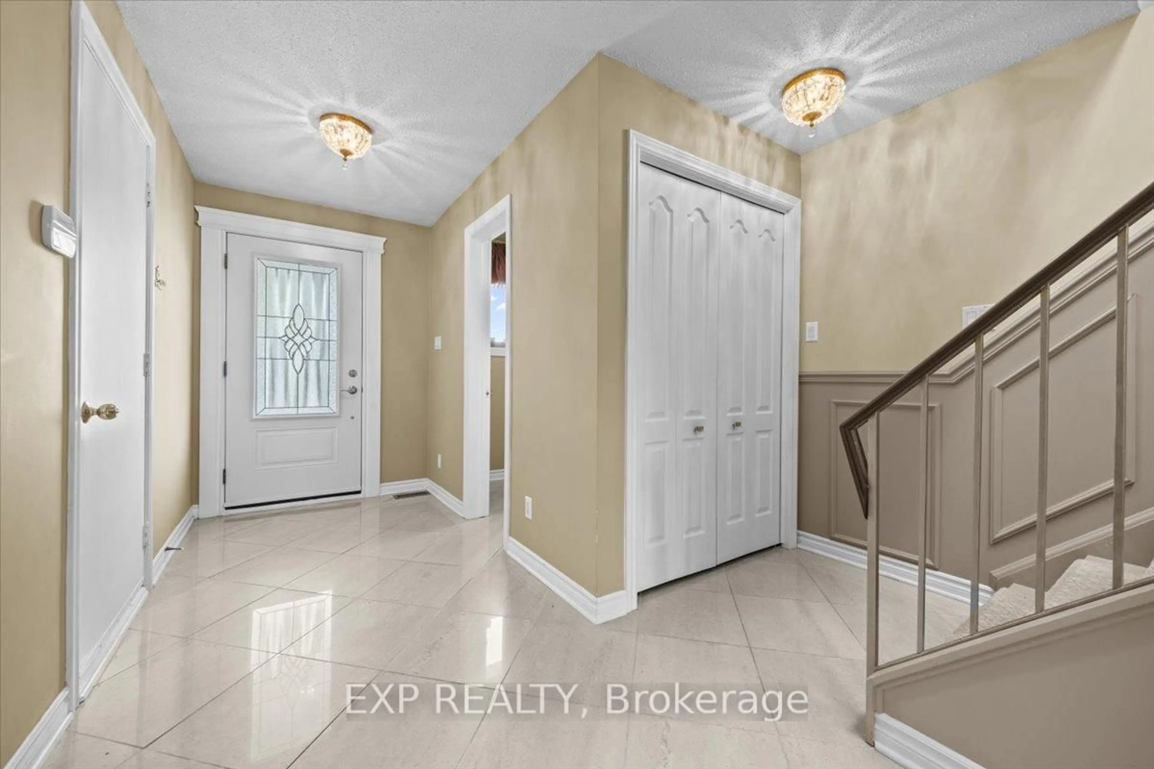 Indoor entryway for 1871 Markwell Cres, Orleans Ontario K1C 5H7