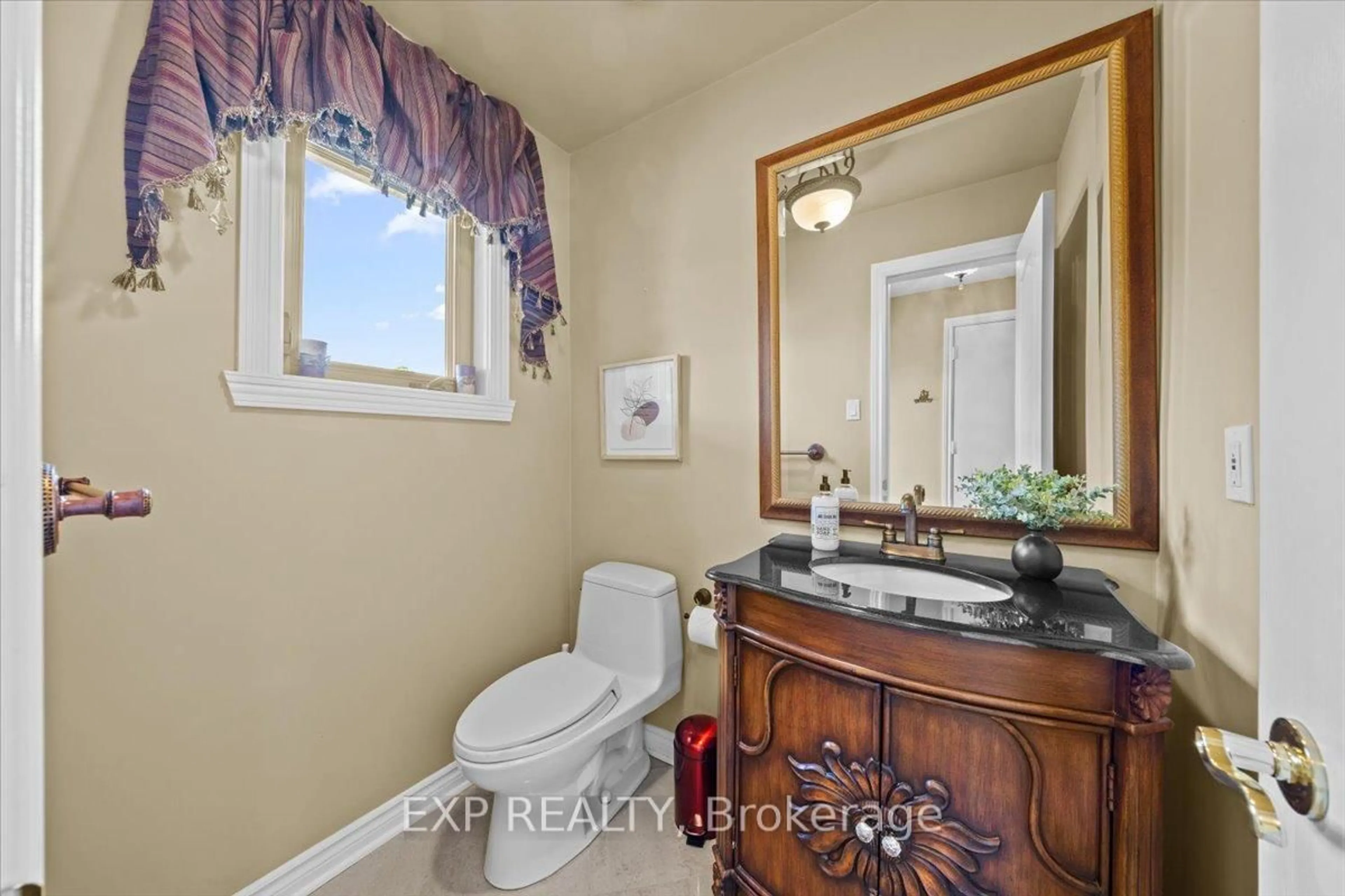 Standard bathroom, ceramic/tile floor for 1871 Markwell Cres, Orleans Ontario K1C 5H7