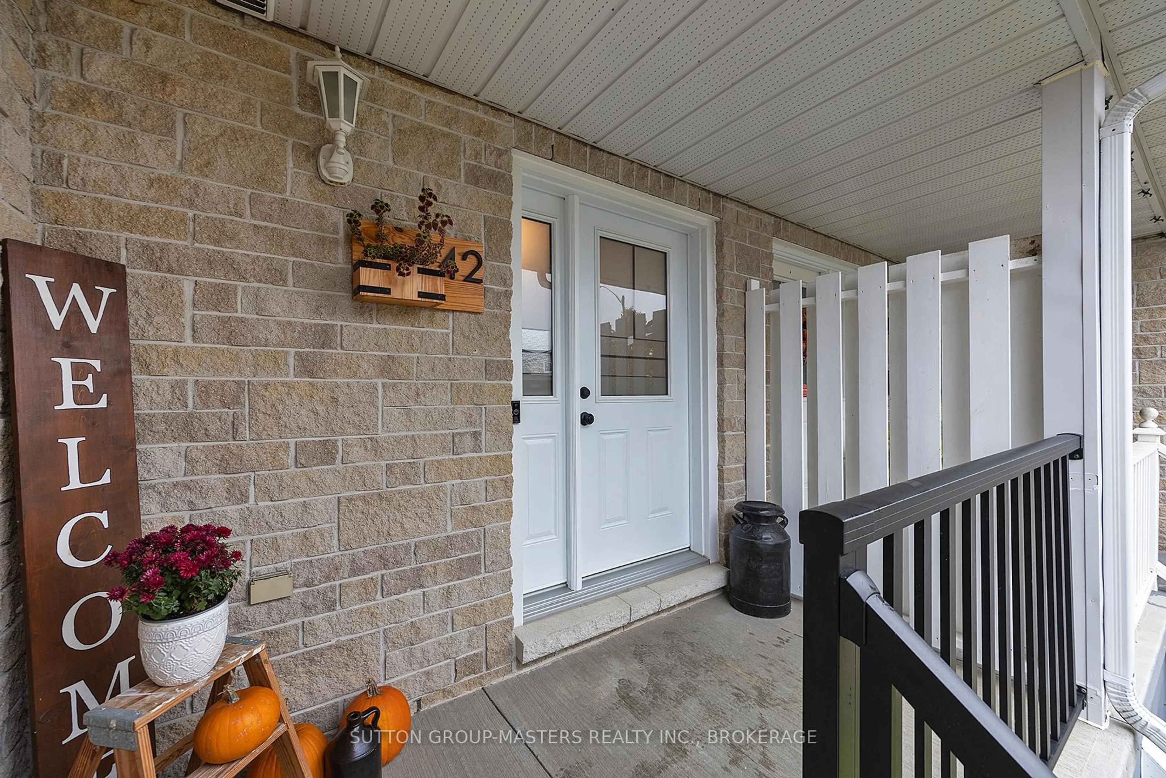 Indoor entryway for 42 Clifford St, Loyalist Ontario K7N 1Y5