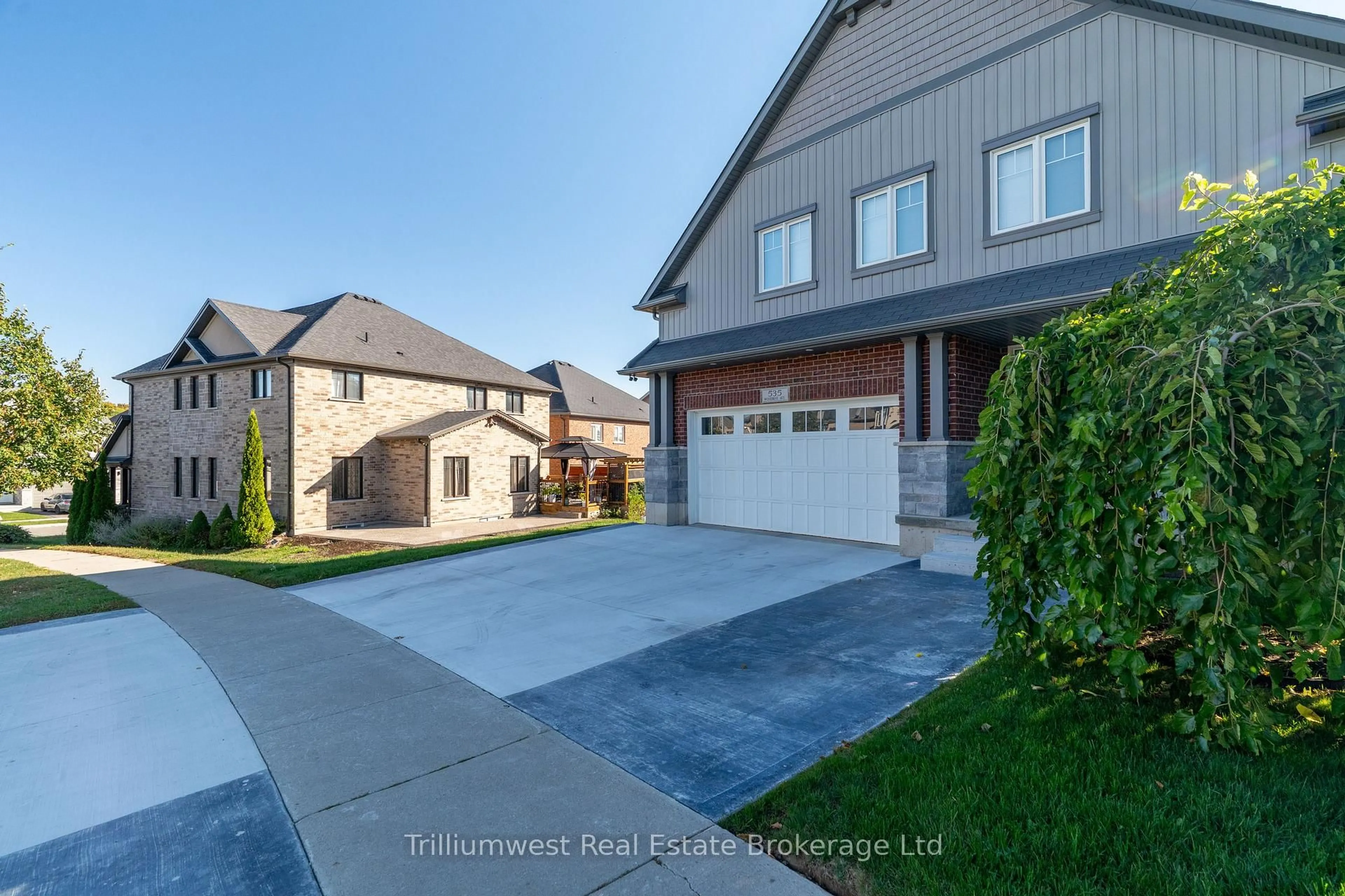 Home with brick exterior material, street for 535 Woodbine Ave, Kitchener Ontario N2R 1Y9