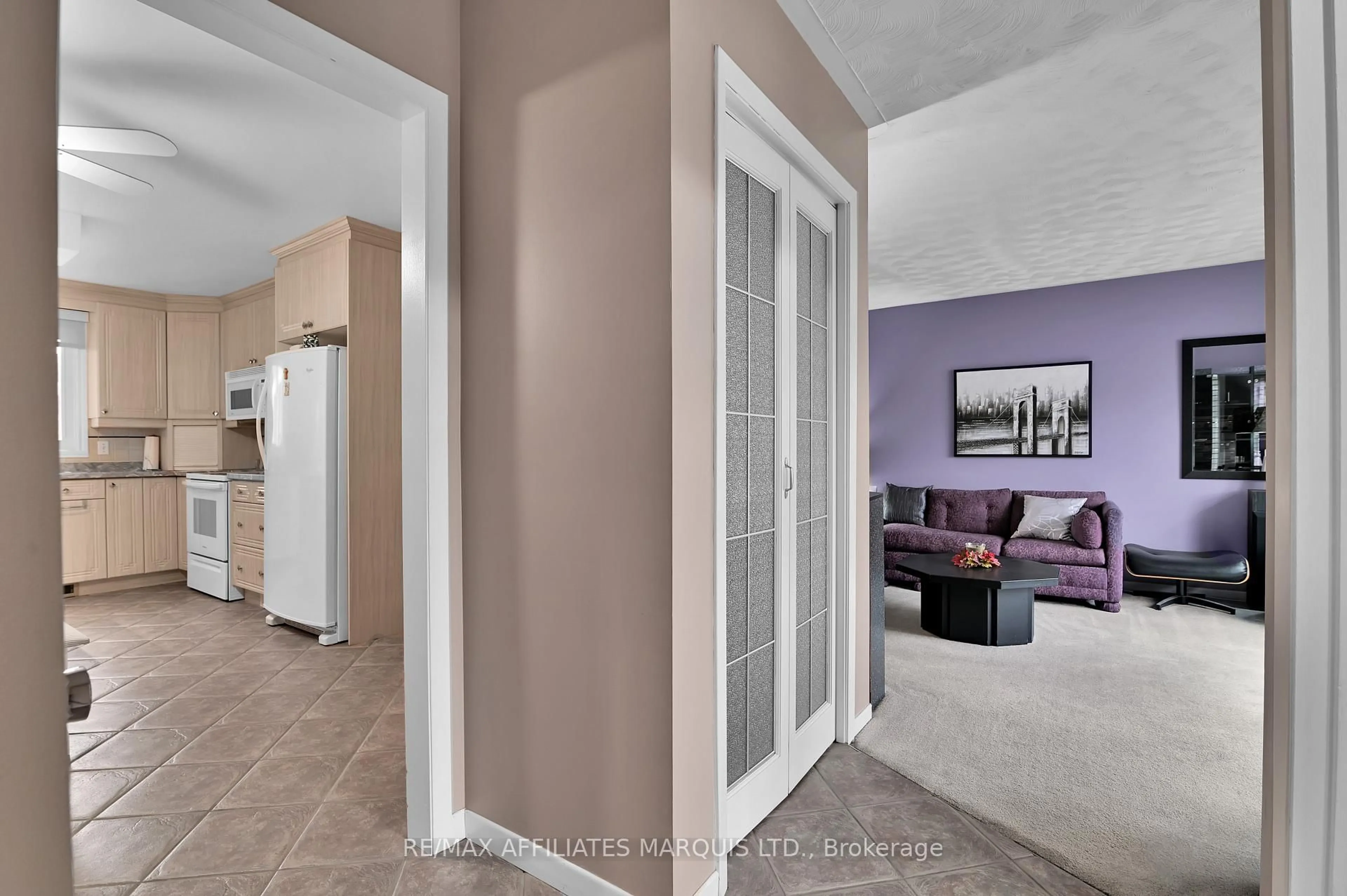 Indoor entryway for 2151 Pitt St, Cornwall Ontario K6K 1A1