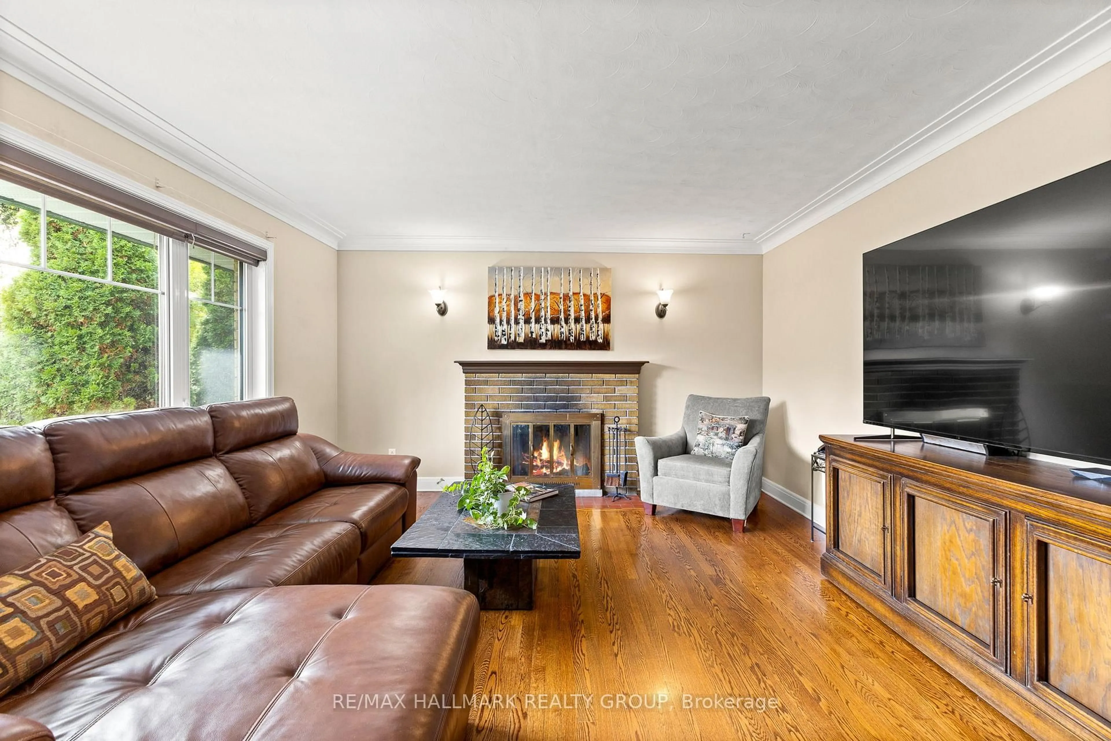 Living room with furniture, unknown for 18 Kerry Cres, Ottawa Ontario K2E 5V6