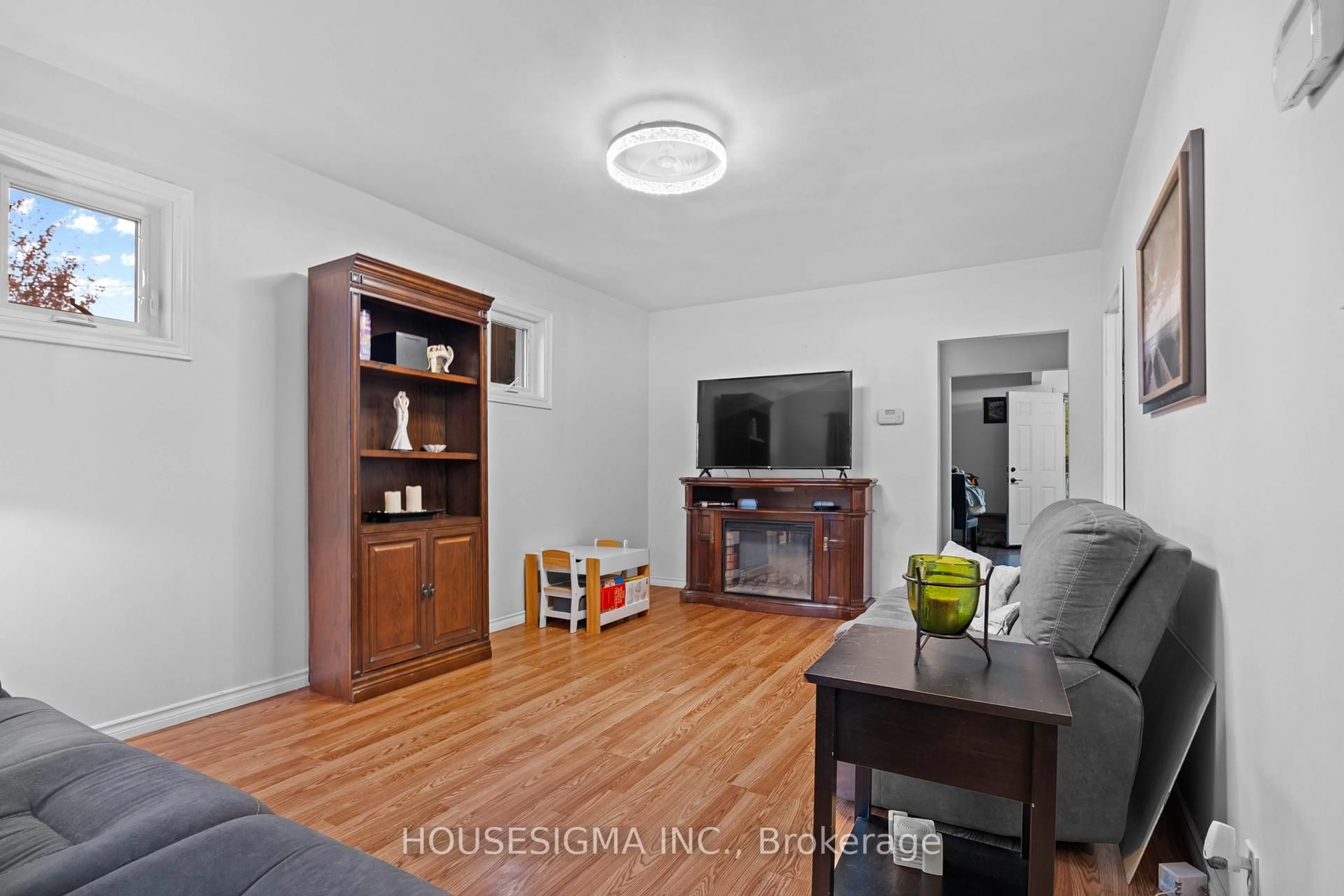 Living room with furniture, unknown for 334 Edmonton St, London East Ontario N5W 4Y2