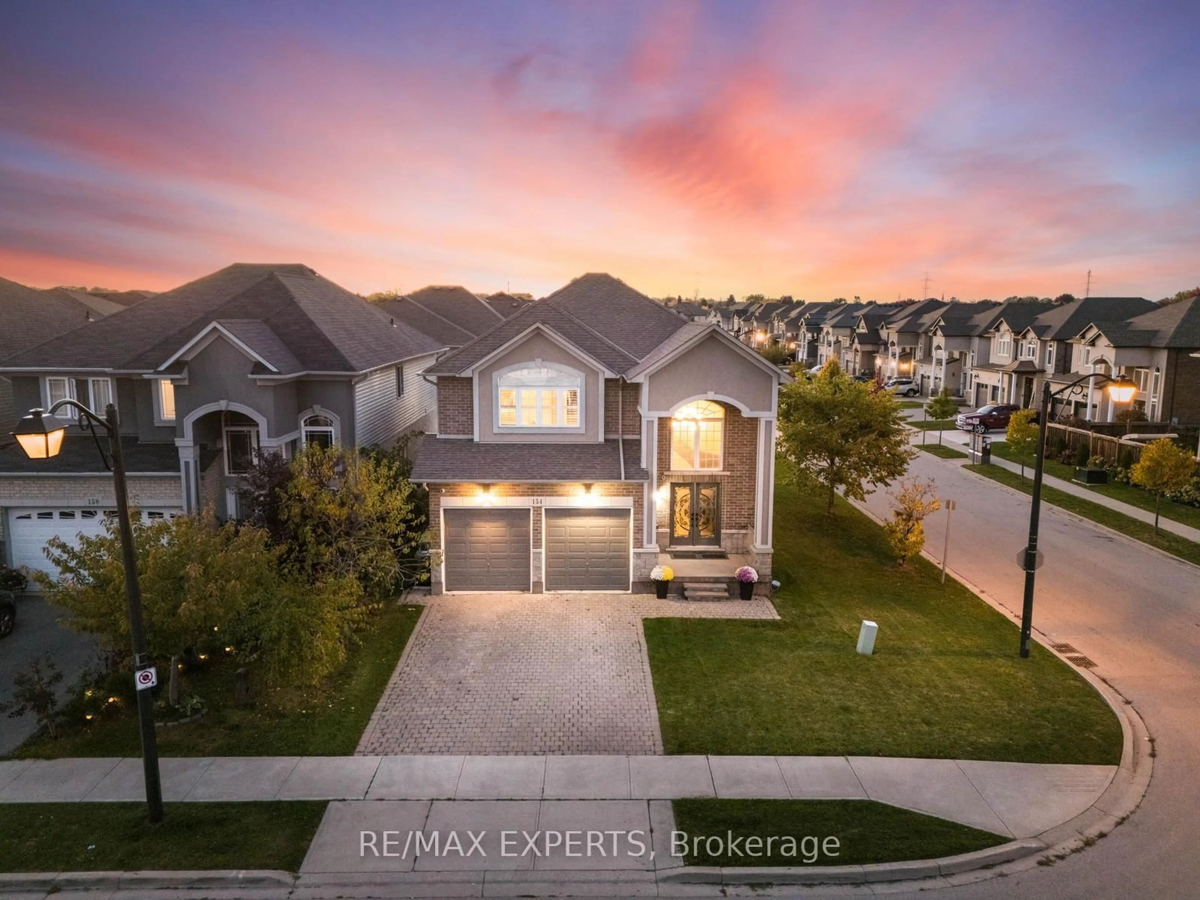 A pic from outside/outdoor area/front of a property/back of a property/a pic from drone, street for 154 Davinci Blvd, Hamilton Ontario L9B 0G6