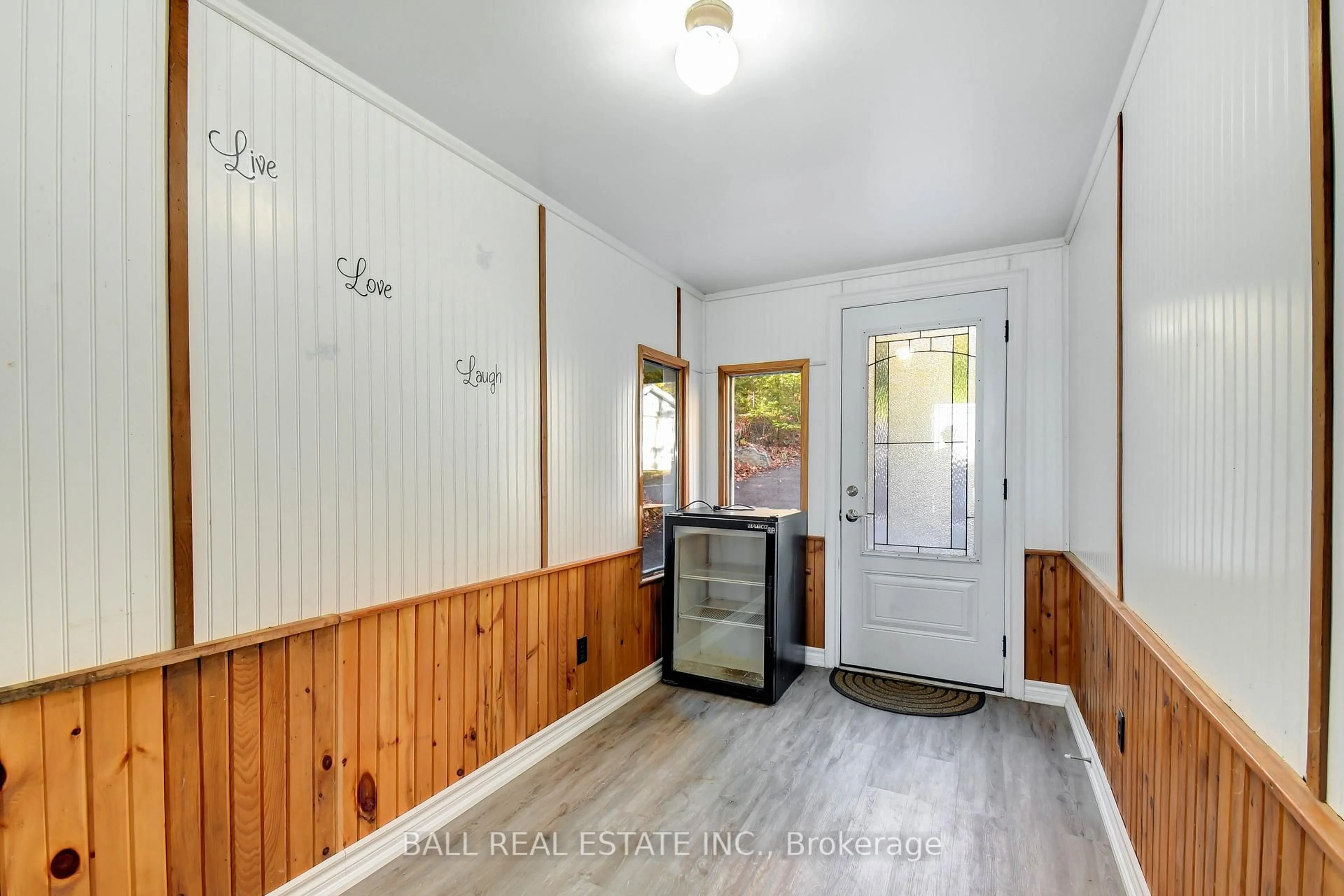 Indoor entryway for 1903 White Lake Road West Rd, Douro-Dummer Ontario K0L 2H0