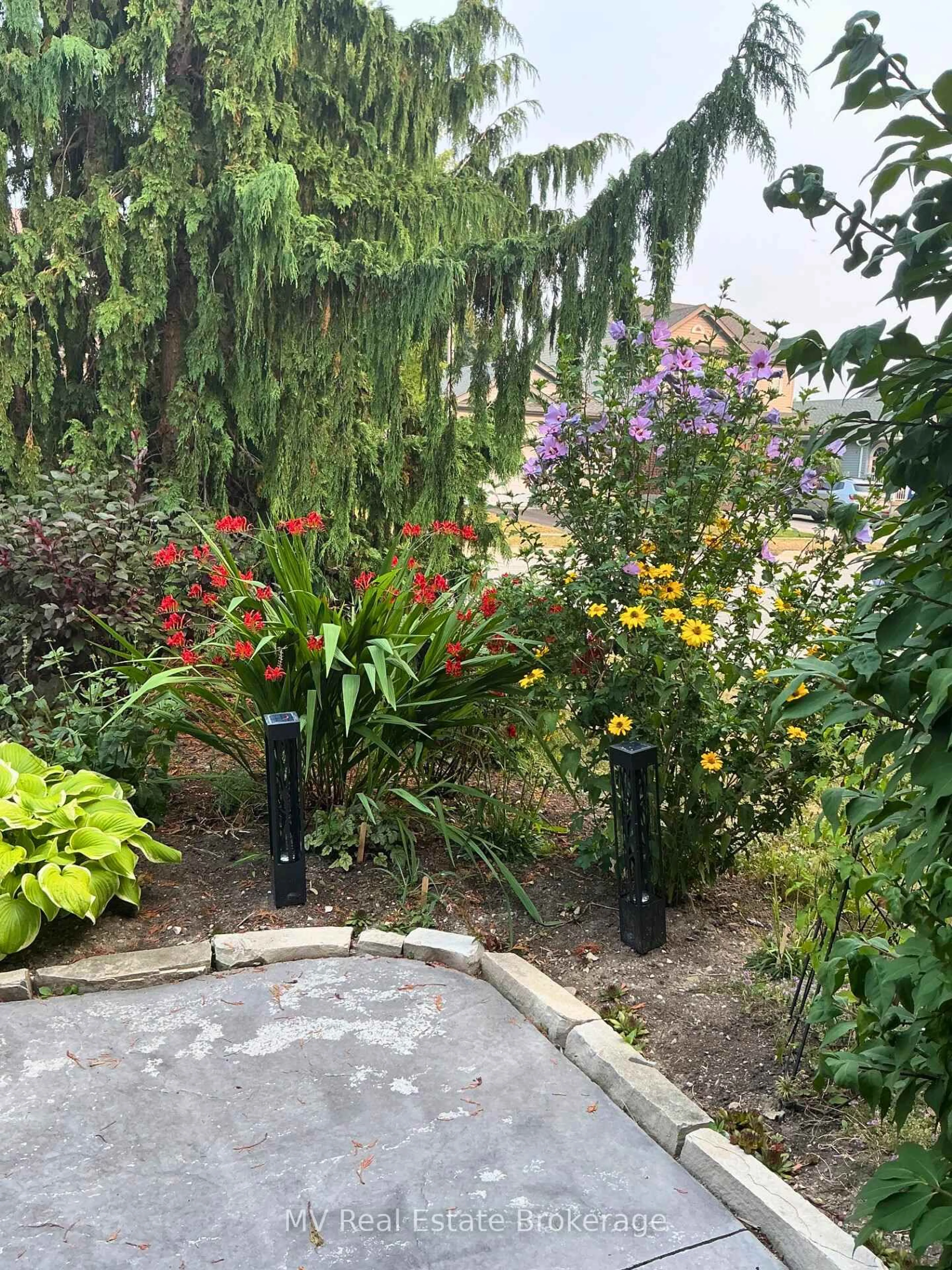 Patio, street for 104 Gibbons Dr, Centre Wellington Ontario N1M 3V8