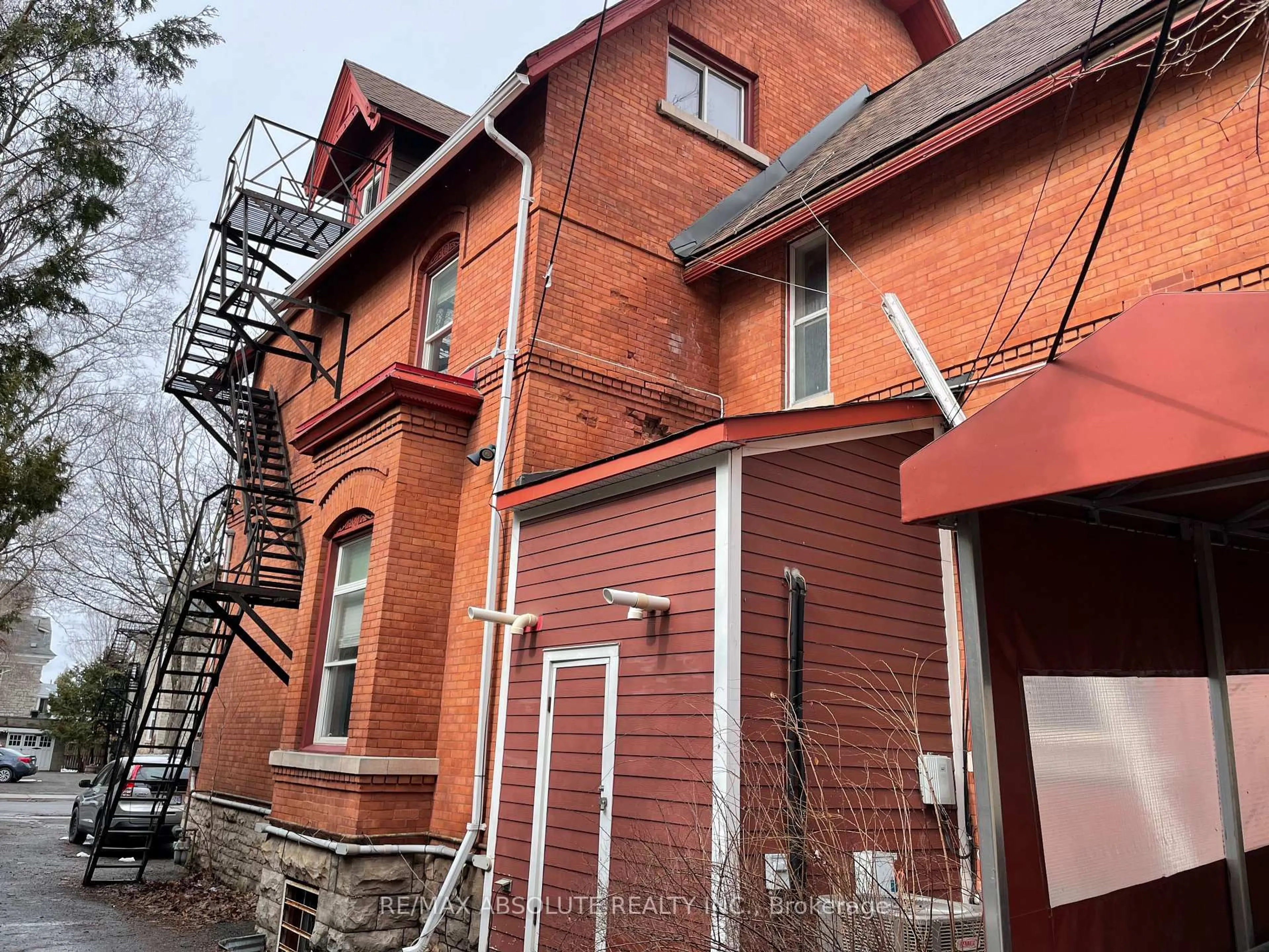 Home with brick exterior material, building for 312 Daly Ave, Ottawa Ontario K1N 6G7
