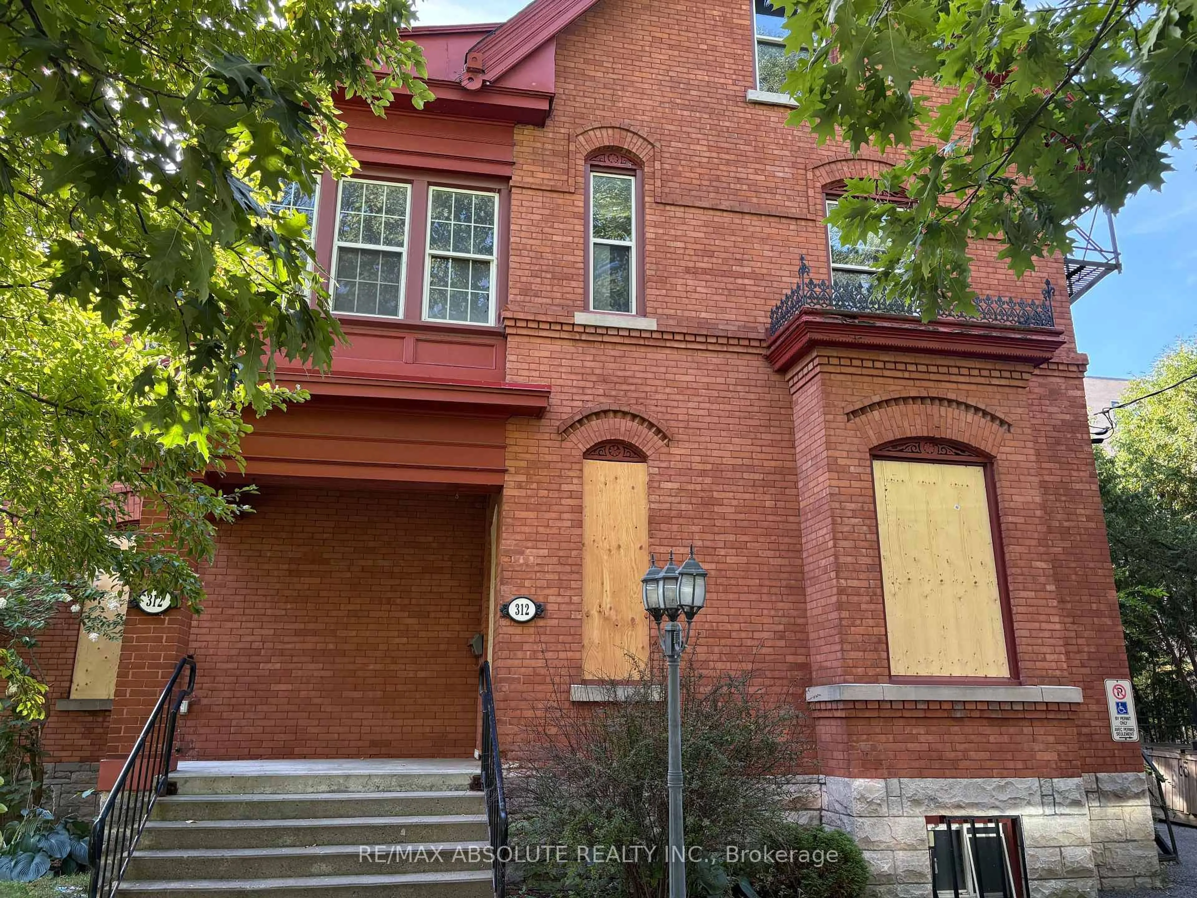 Home with brick exterior material, street for 312 Daly Ave, Ottawa Ontario K1N 6G7
