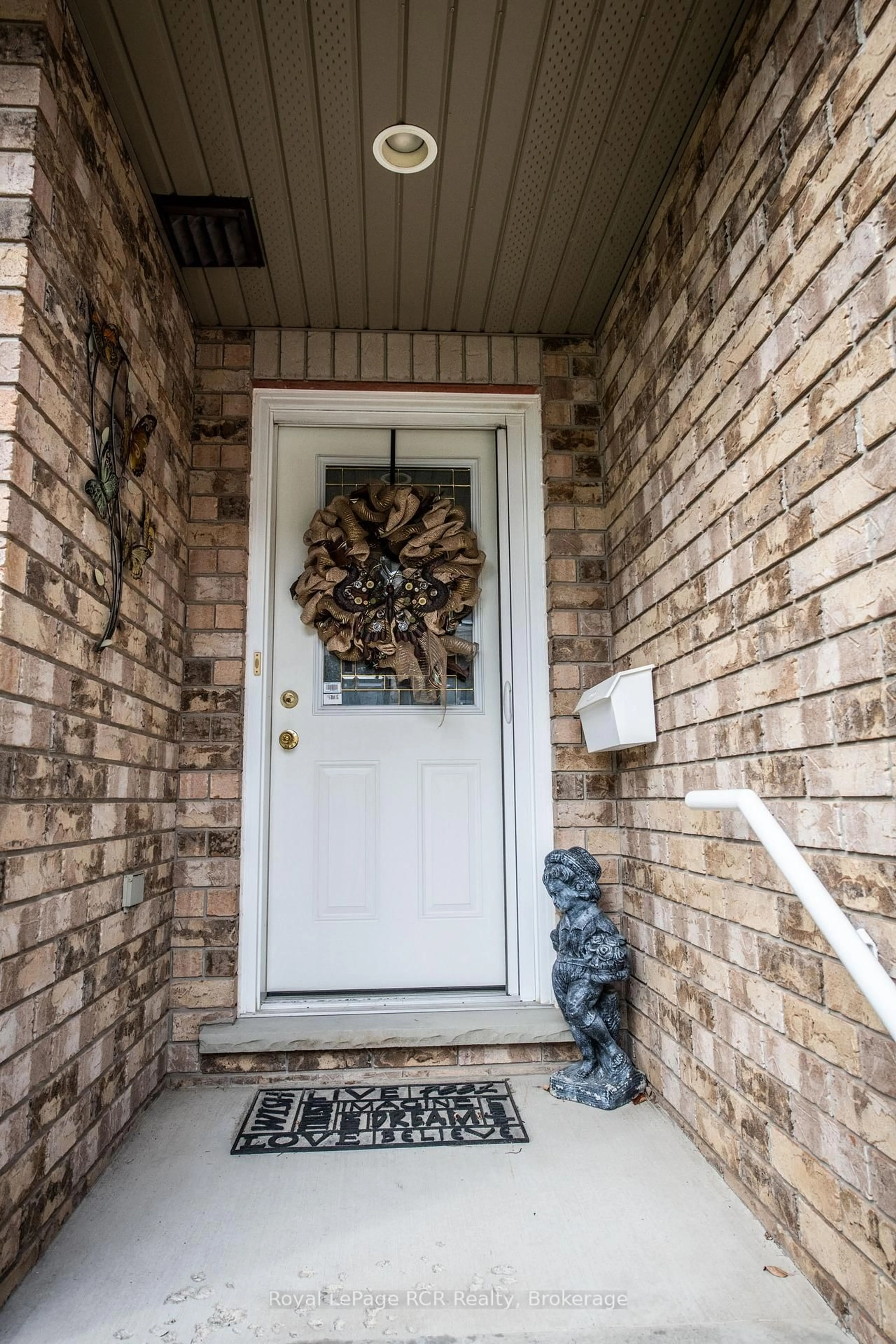 Indoor entryway for 401 Birmingham St #A3, Wellington North Ontario N0G 2L2
