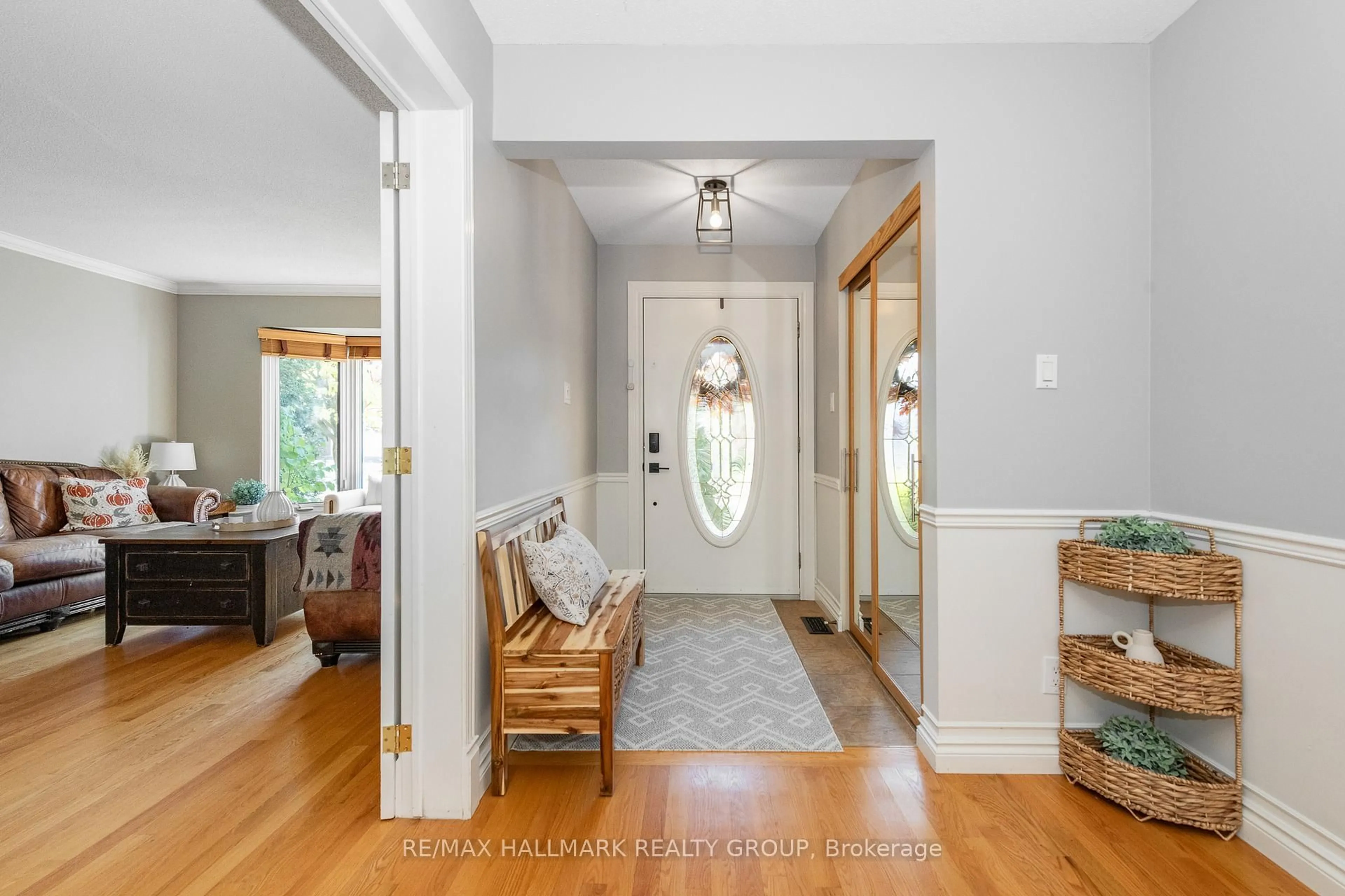 Indoor entryway for 35 St Remy Dr, Barrhaven Ontario K2J 1H5
