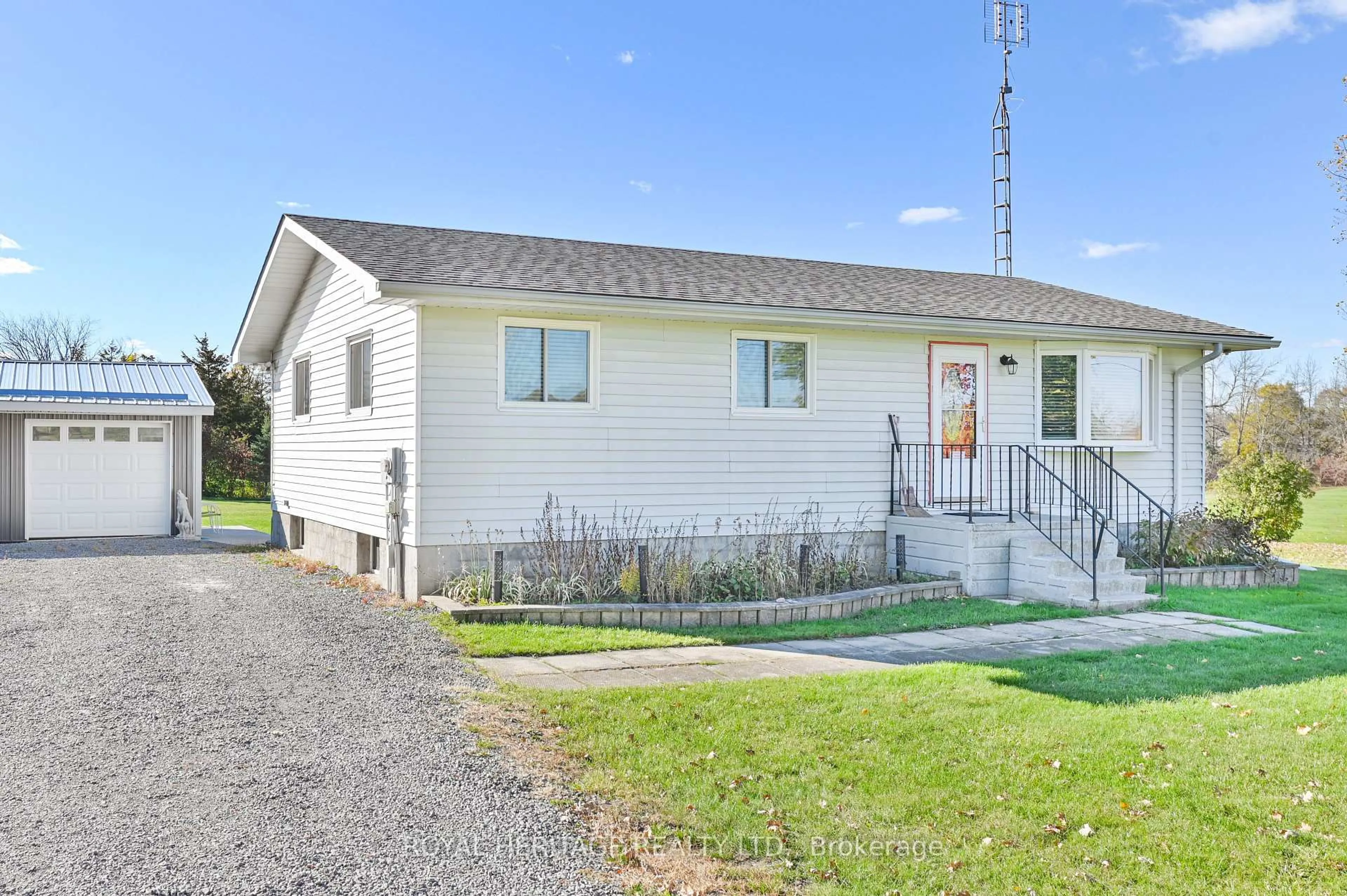 Home with vinyl exterior material, street for 398 Mowbray Rd, First Nations Ontario K0K 1X0