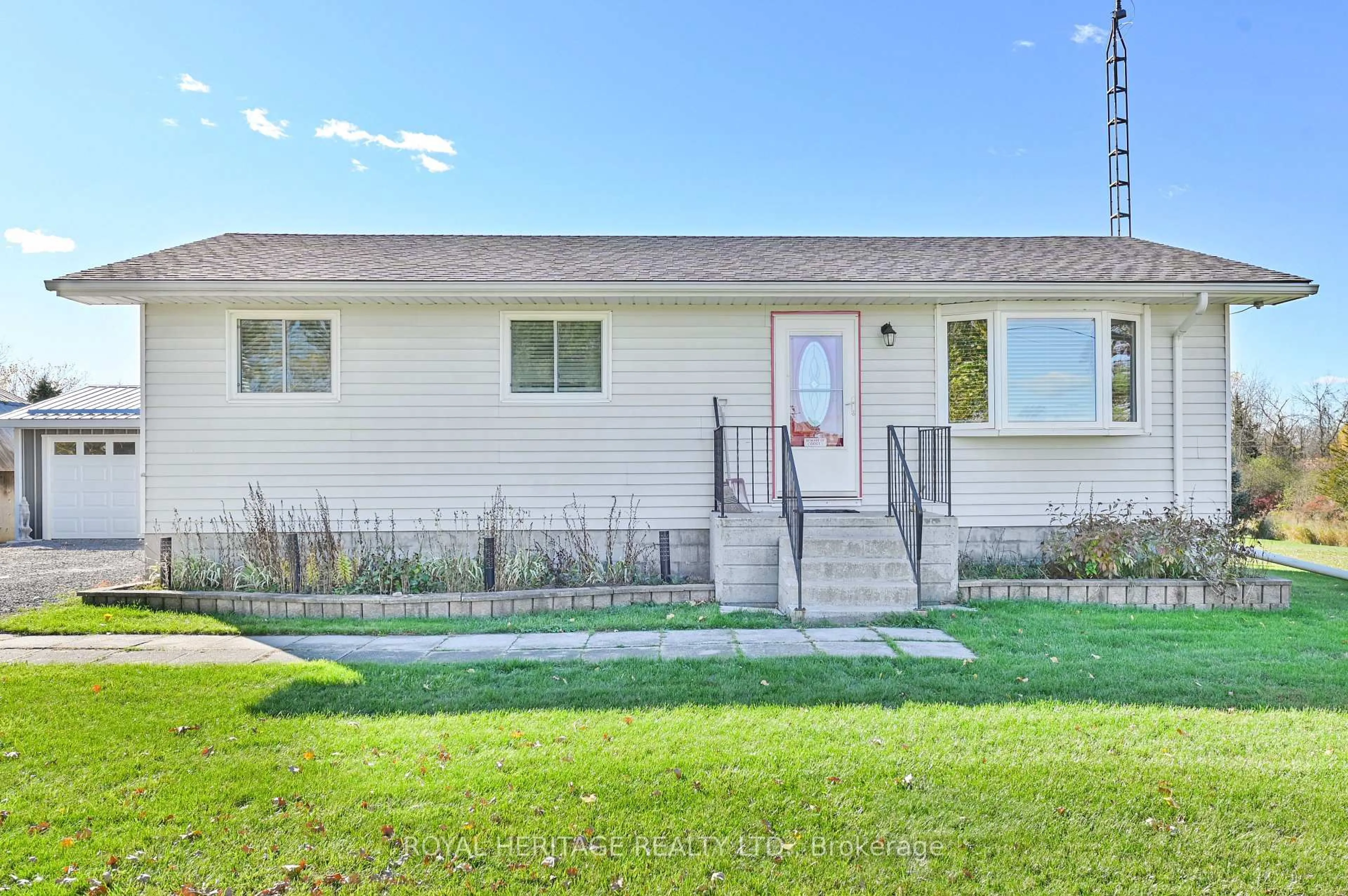 Home with vinyl exterior material, street for 398 Mowbray Rd, First Nations Ontario K0K 1X0