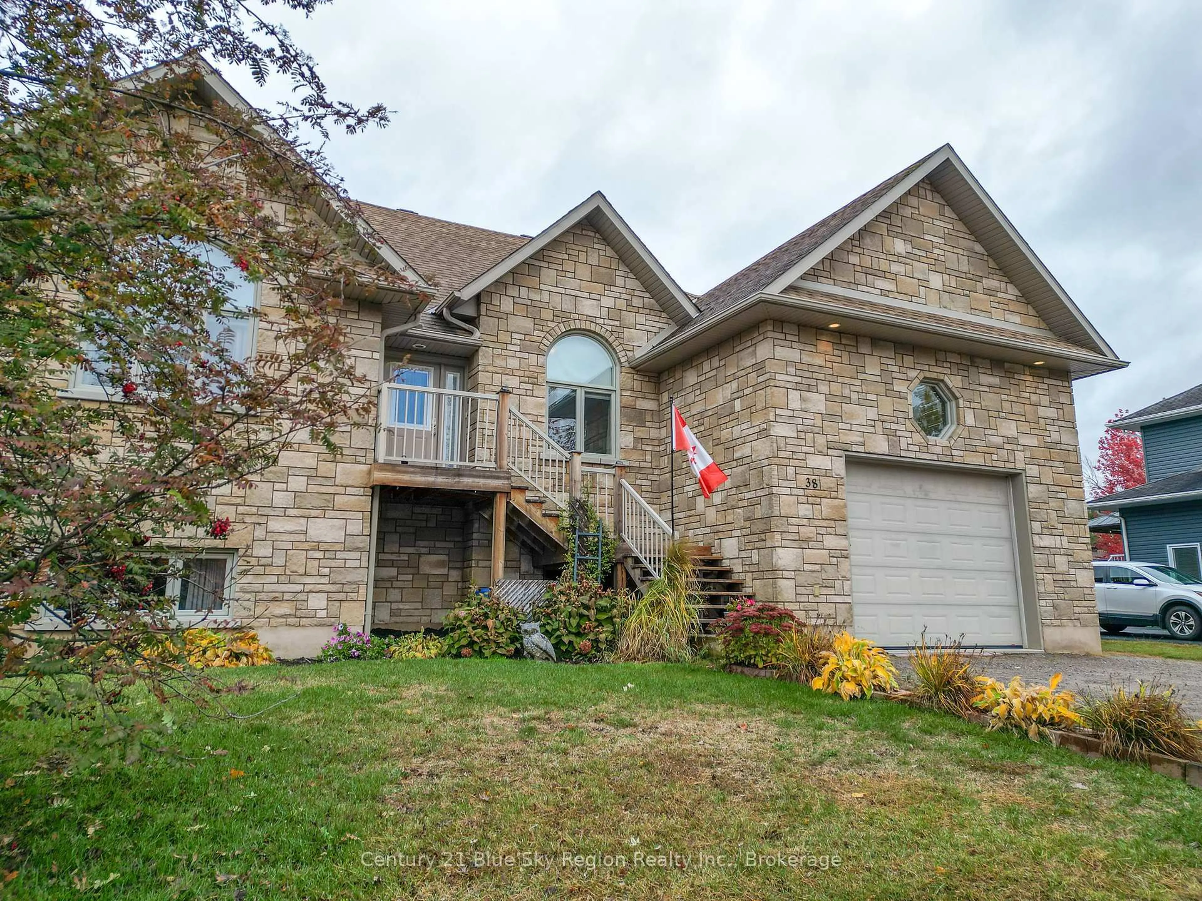 Home with brick exterior material, unknown for 38 Cedargrove Crt, Callander Ontario P0H 1H0