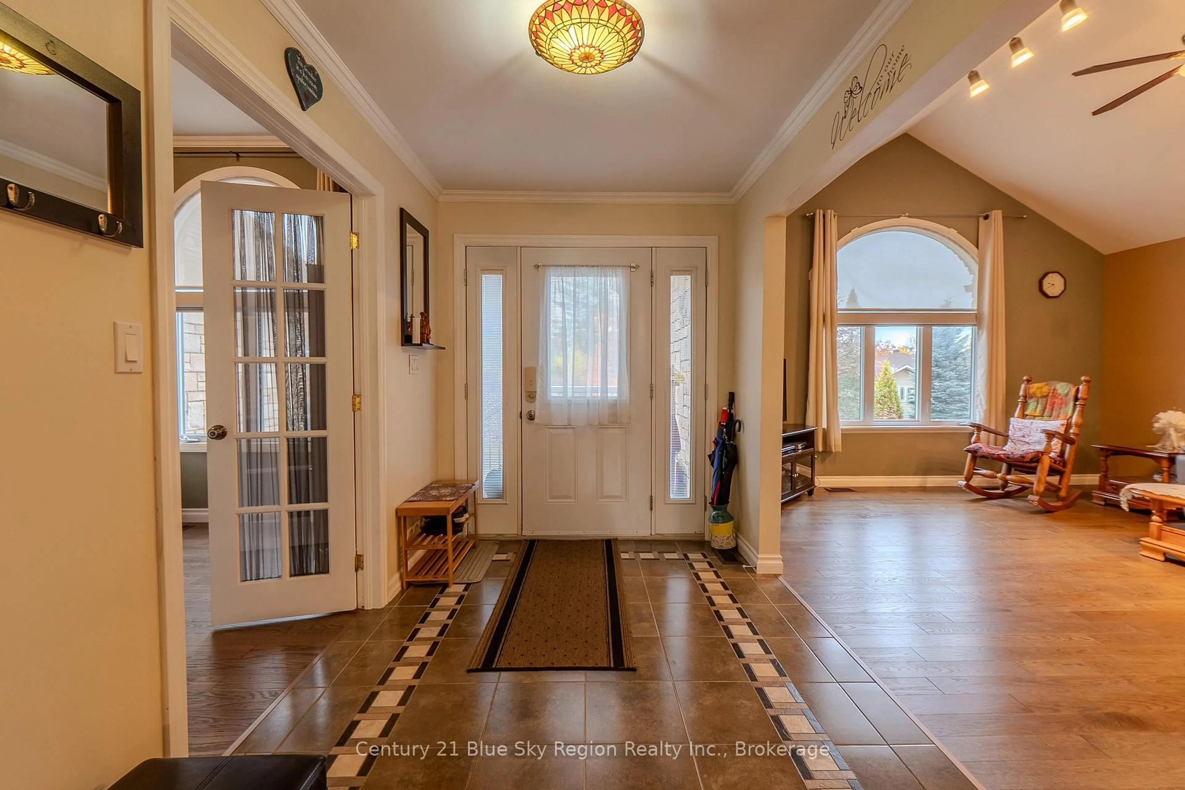 Indoor entryway for 38 Cedargrove Crt, Callander Ontario P0H 1H0