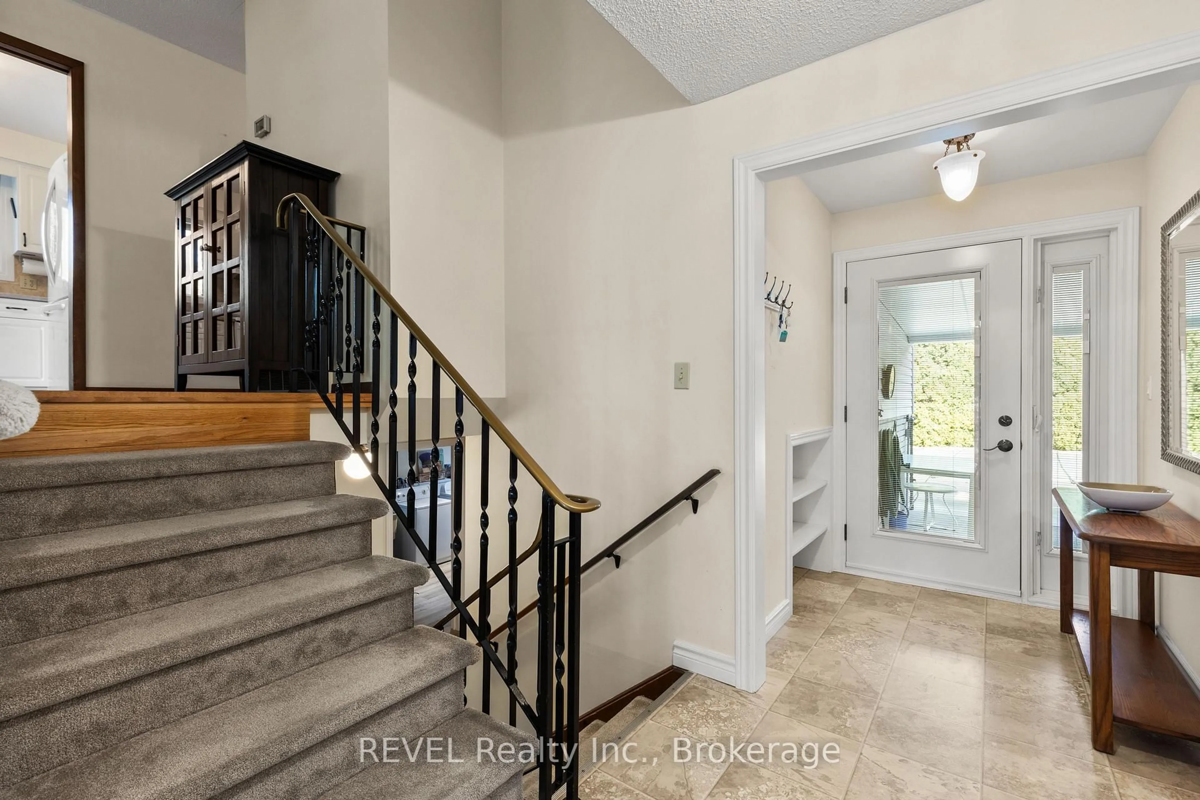 Unknown for 6 Lakebreeze Cres, St. Catharines Ontario L2M 7C4