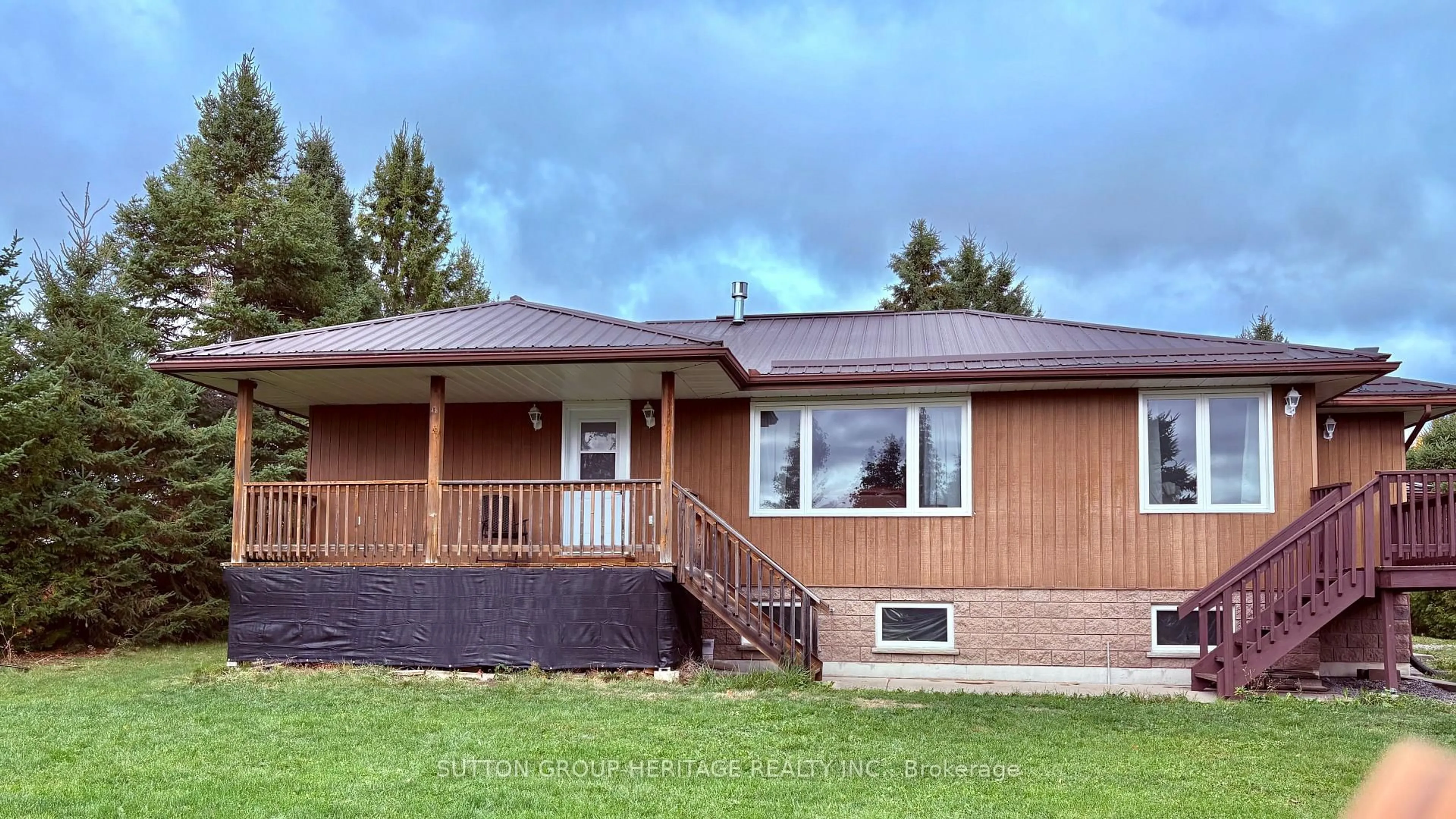 Home with vinyl exterior material, unknown for 584 Rohallion Rd, Kawartha Lakes Ontario L0K 1B0