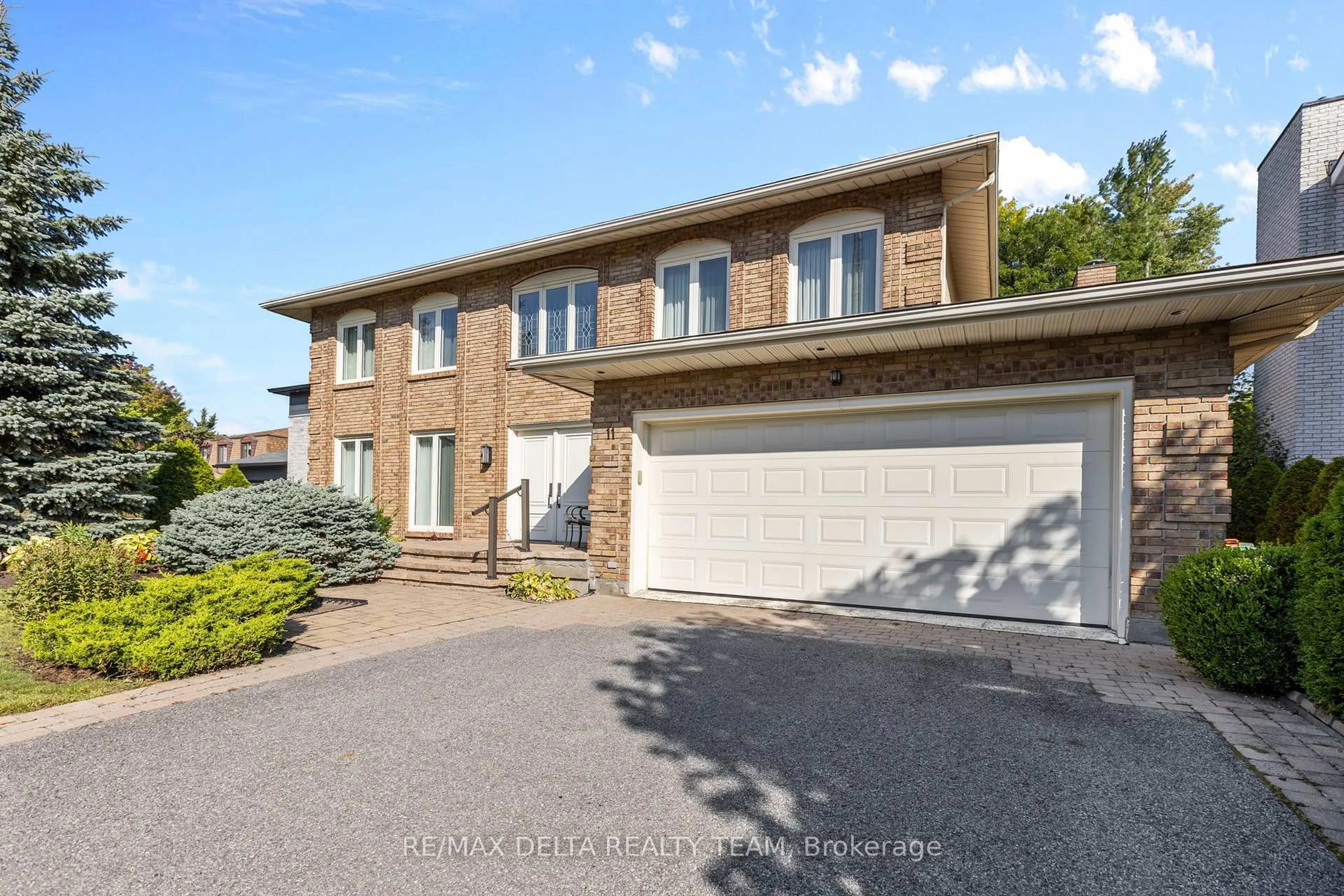 A pic from outside/outdoor area/front of a property/back of a property/a pic from drone, street for 11 Garand St, Ottawa Ontario K1H 8M1