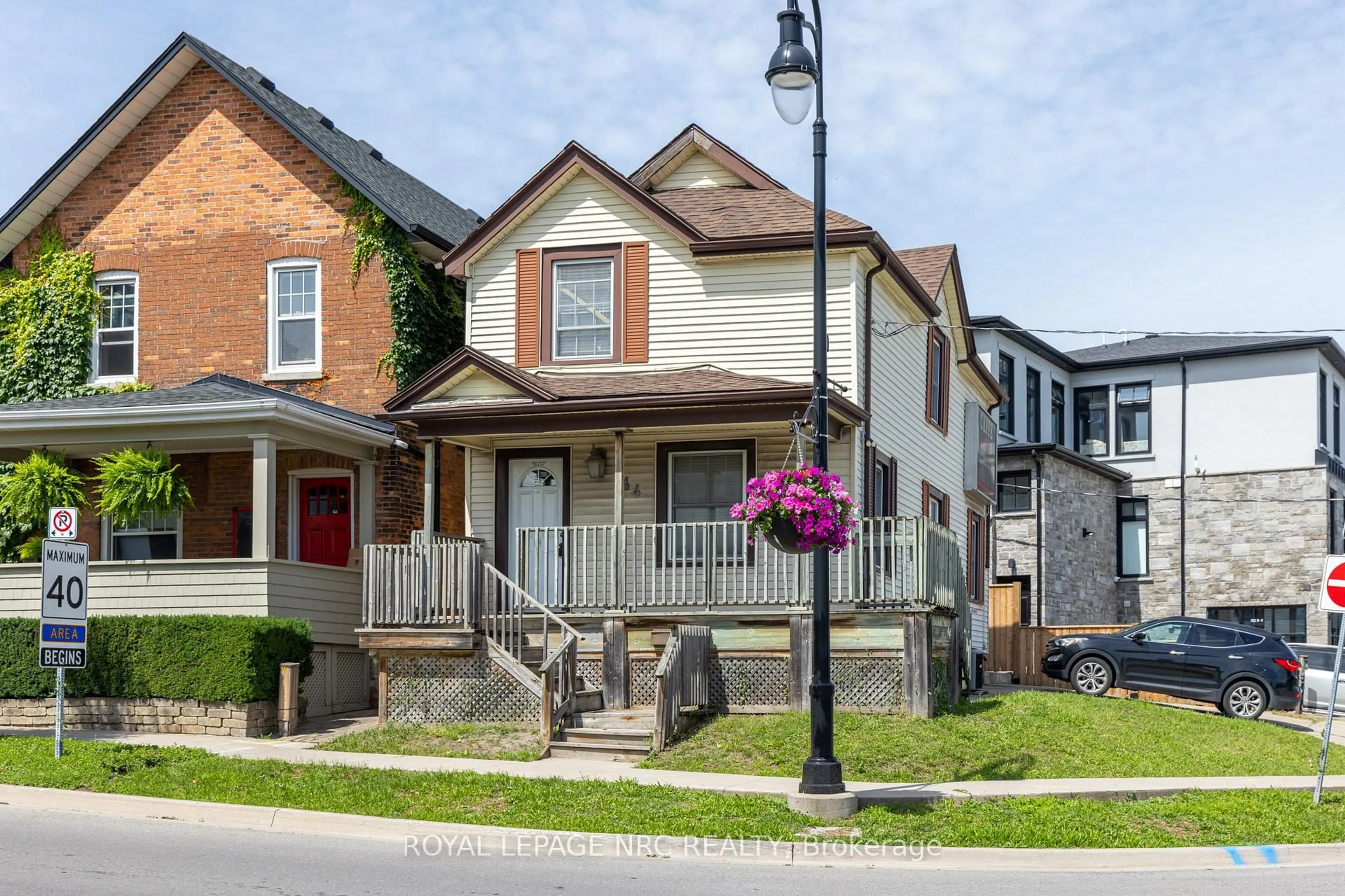 Home with brick exterior material, street for 44 Carlisle St, St. Catharines Ontario L2R 4H4