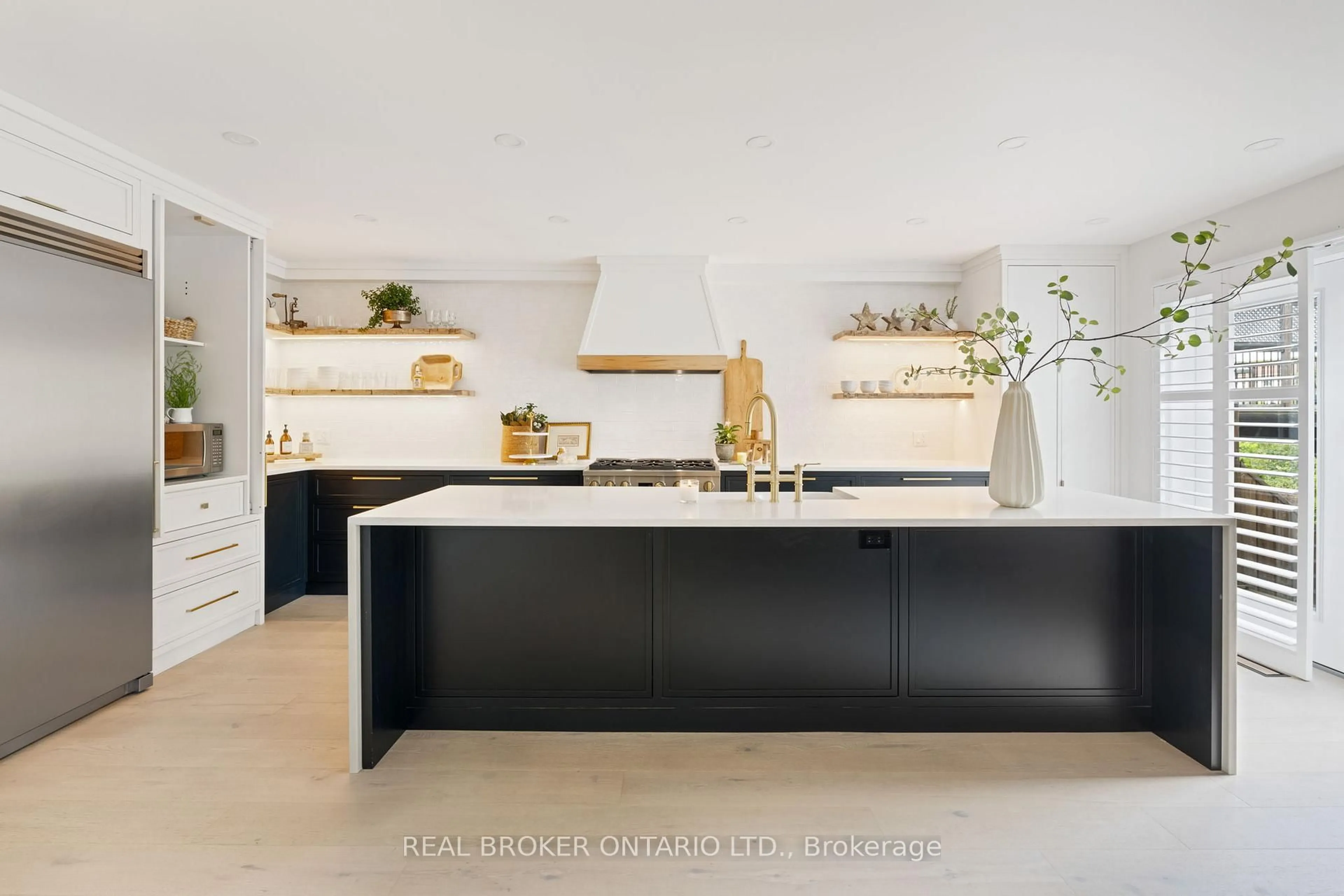 Contemporary kitchen, ceramic/tile floor for 17 Coutts Crt, Guelph Ontario N1L 1S9