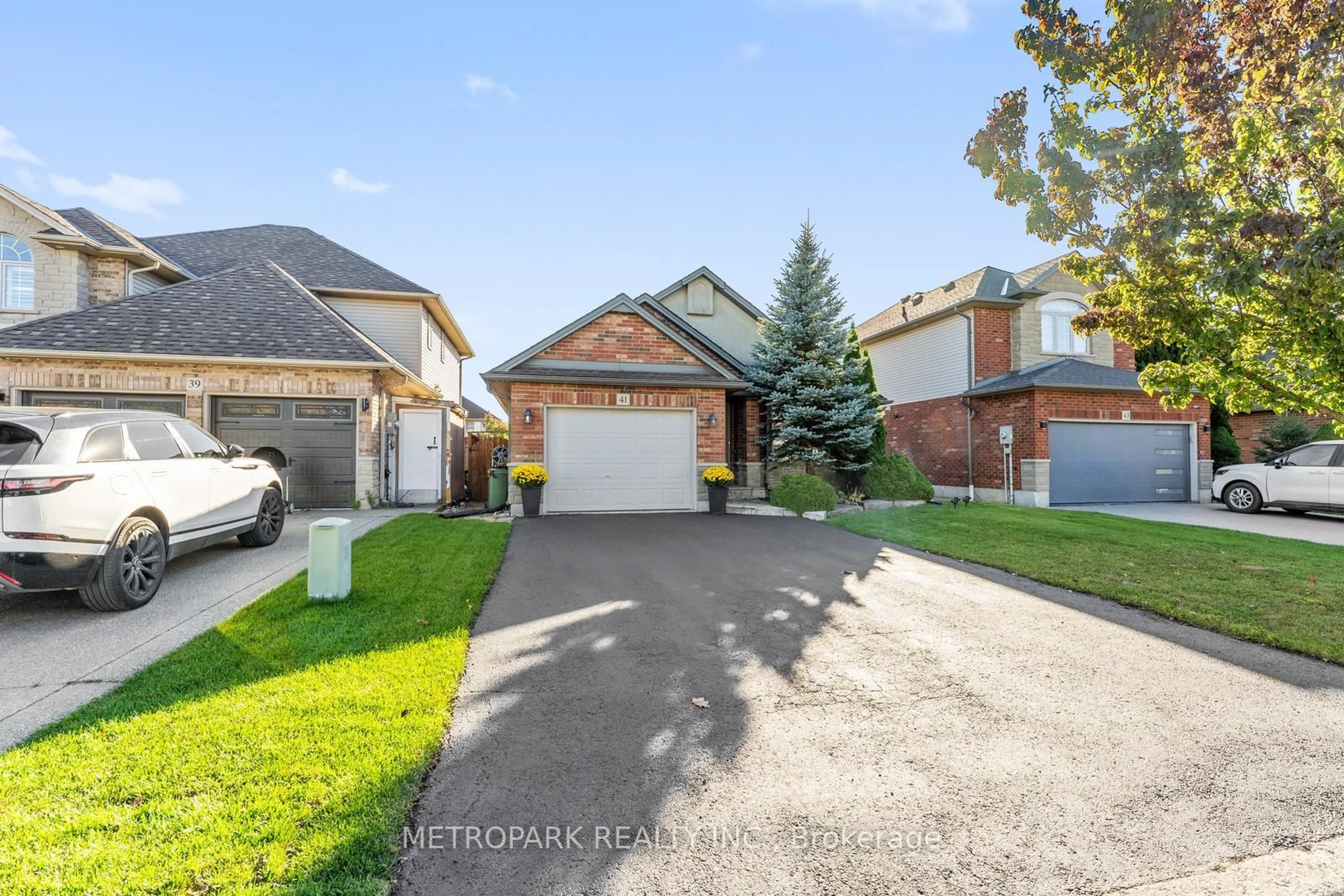 A pic from outside/outdoor area/front of a property/back of a property/a pic from drone, street for 41 Switzer Cres, Hamilton Ontario L0R 1C0