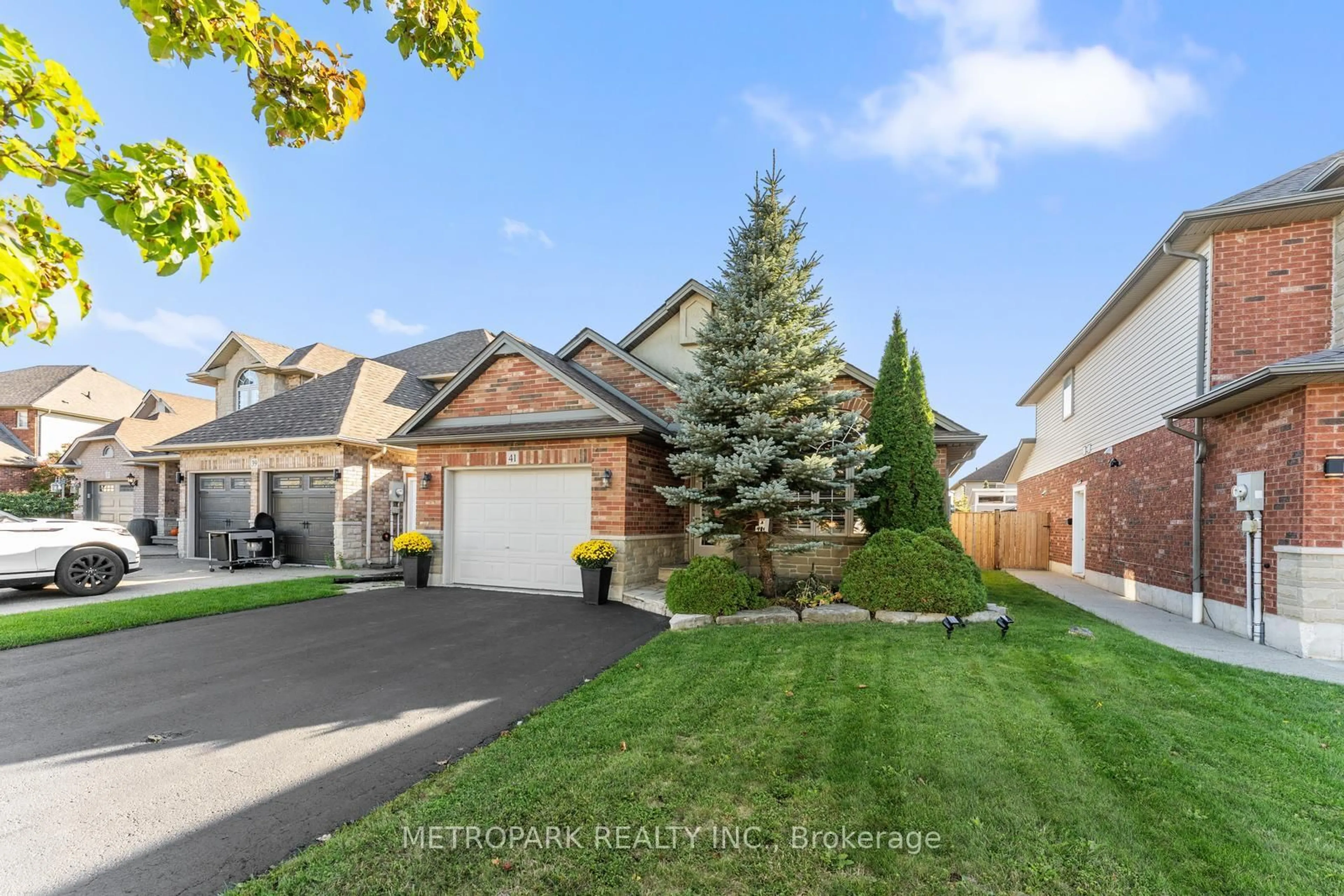 A pic from outside/outdoor area/front of a property/back of a property/a pic from drone, street for 41 Switzer Cres, Hamilton Ontario L0R 1C0