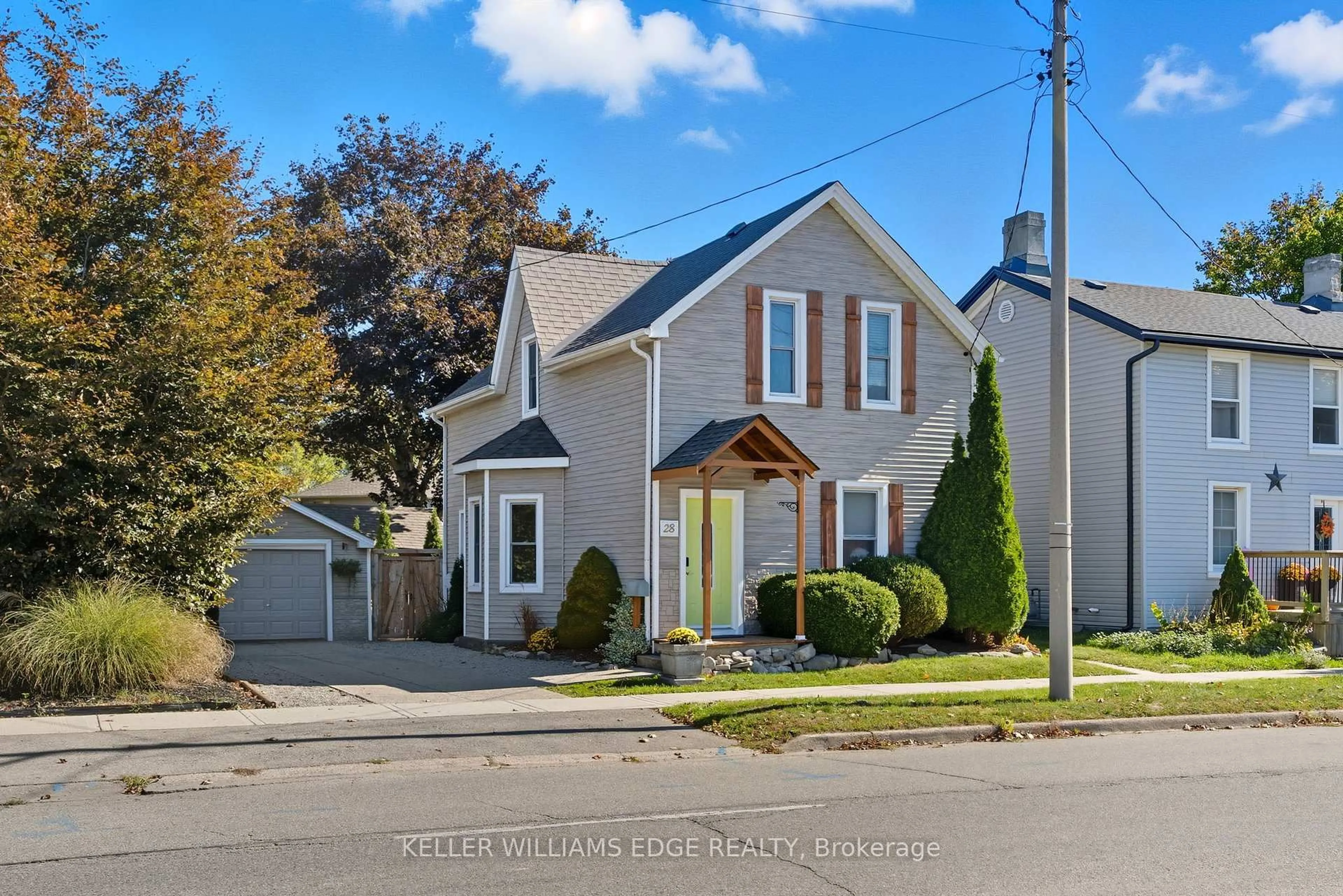 Home with vinyl exterior material, street for 28 Mount Pleasant St, Brantford Ontario N3T 1S6