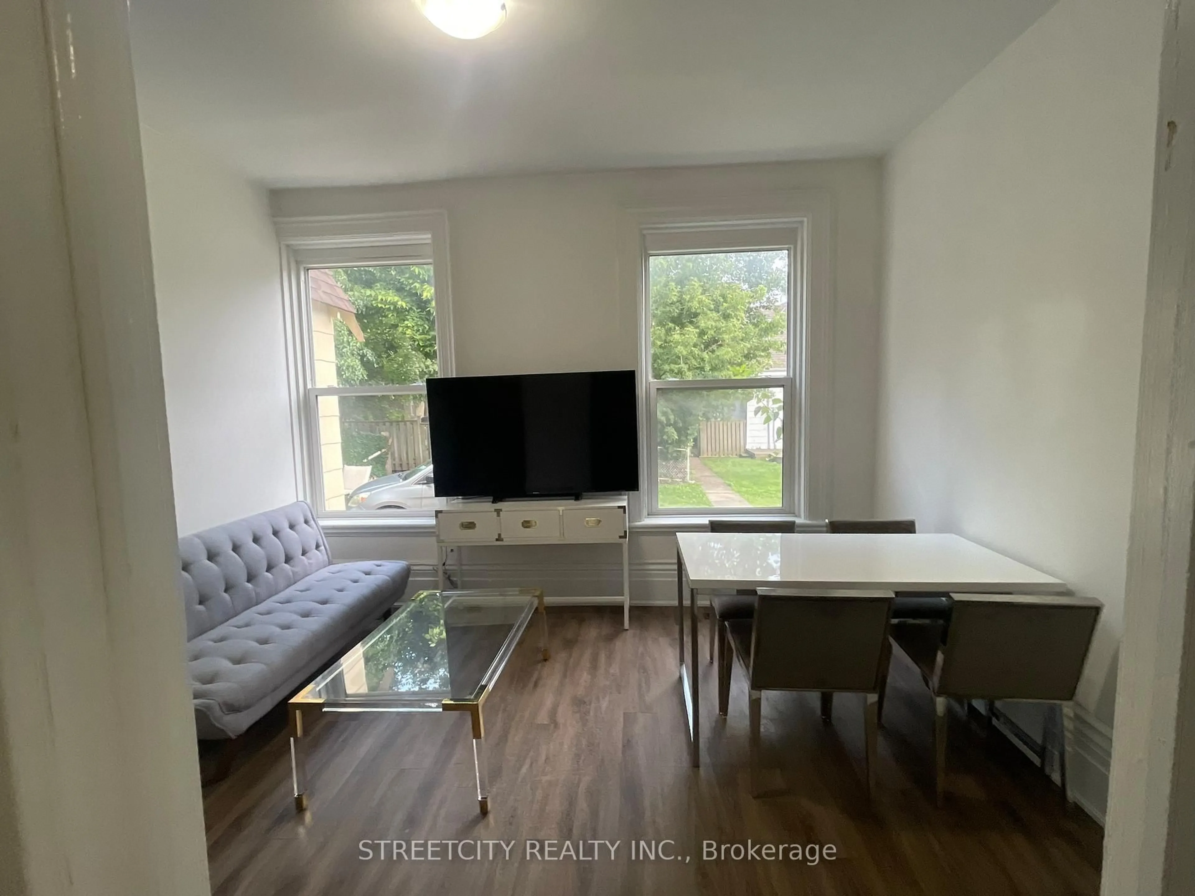 A pic of a room for 360 Princess Ave, London East Ontario N6B 2A8
