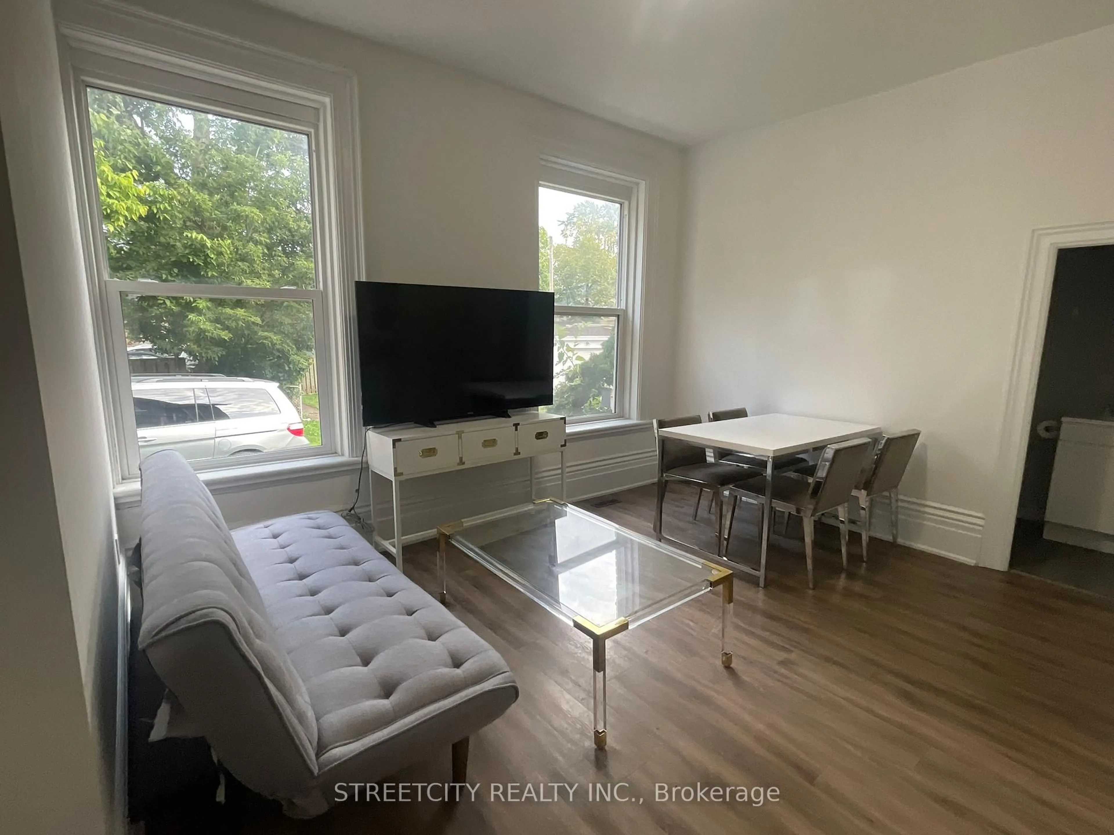 A pic of a room for 360 Princess Ave, London East Ontario N6B 2A8