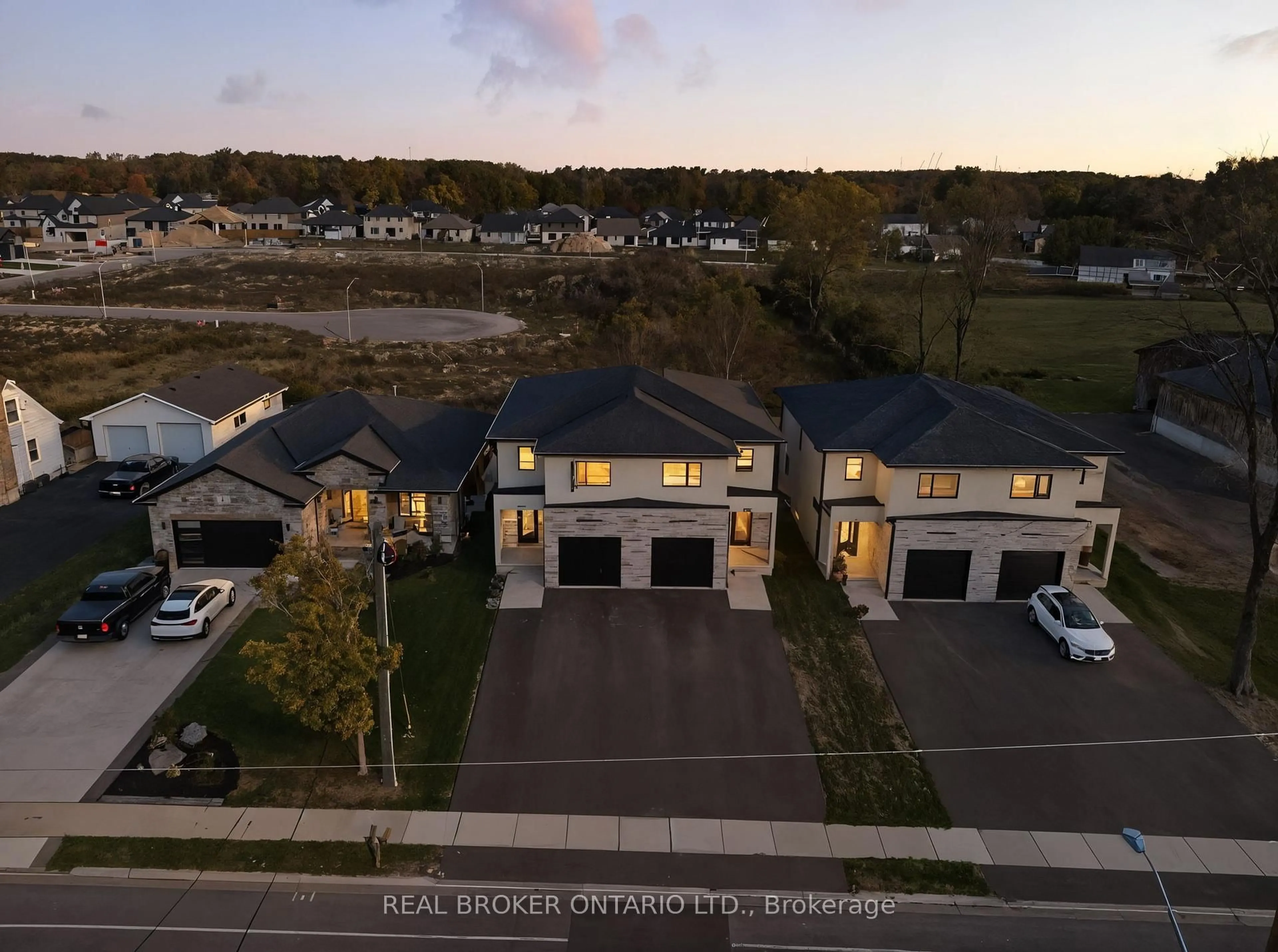 A pic from outside/outdoor area/front of a property/back of a property/a pic from drone, unknown for 160A Concession St, Tillsonburg Ontario N4G 4G8