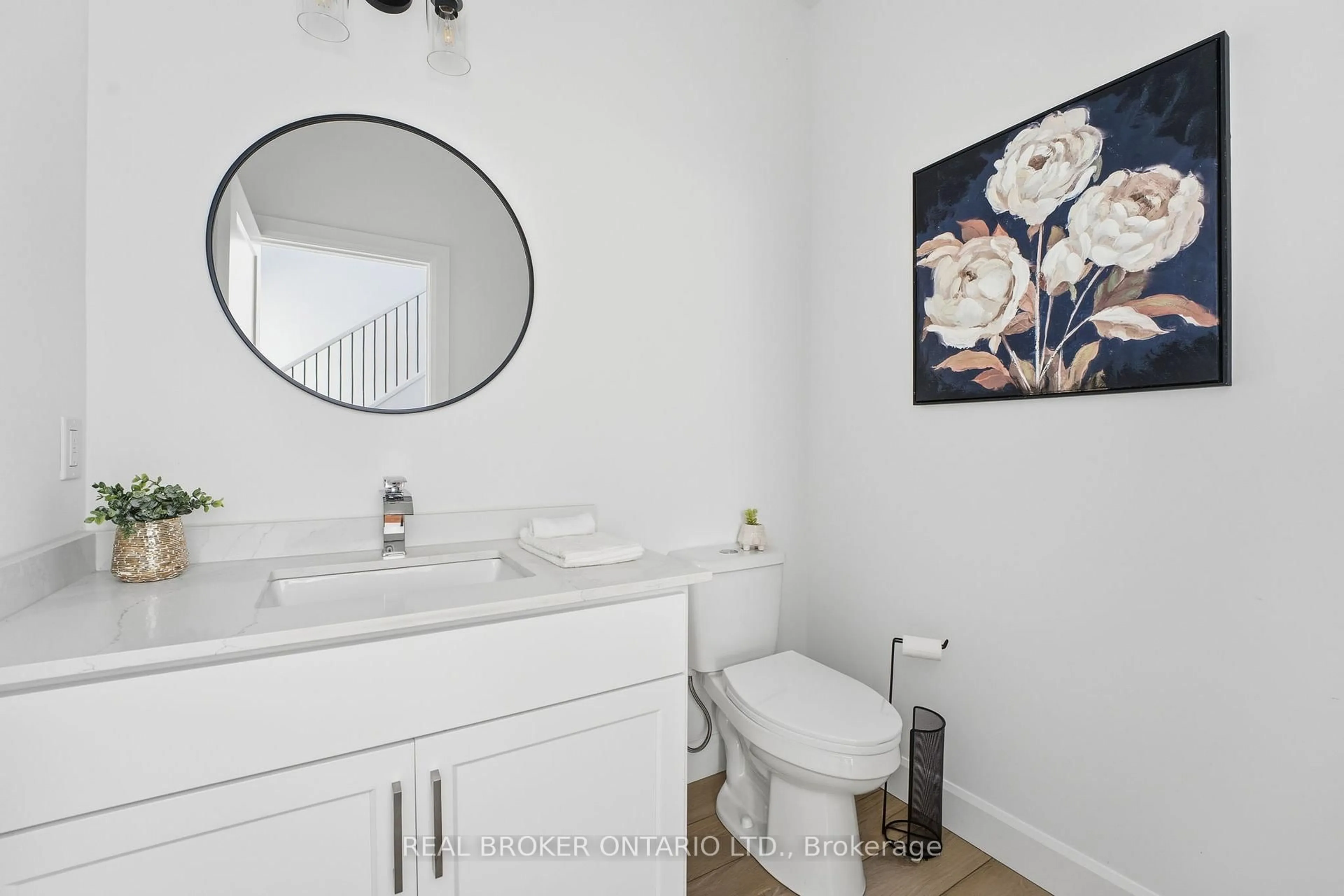 Contemporary bathroom, ceramic/tile floor for 160A Concession St, Tillsonburg Ontario N4G 4G8