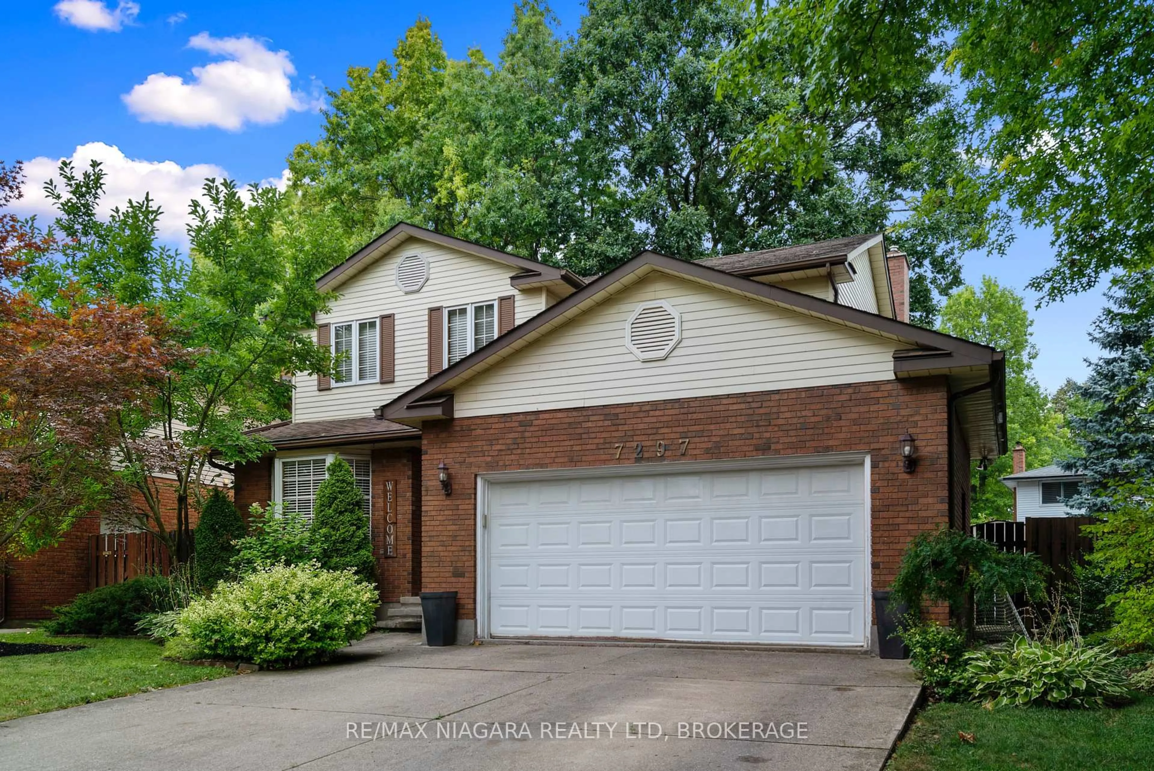 Home with brick exterior material, street for 7297 Green Boughs Rd, Niagara Falls Ontario L2J 3Y8