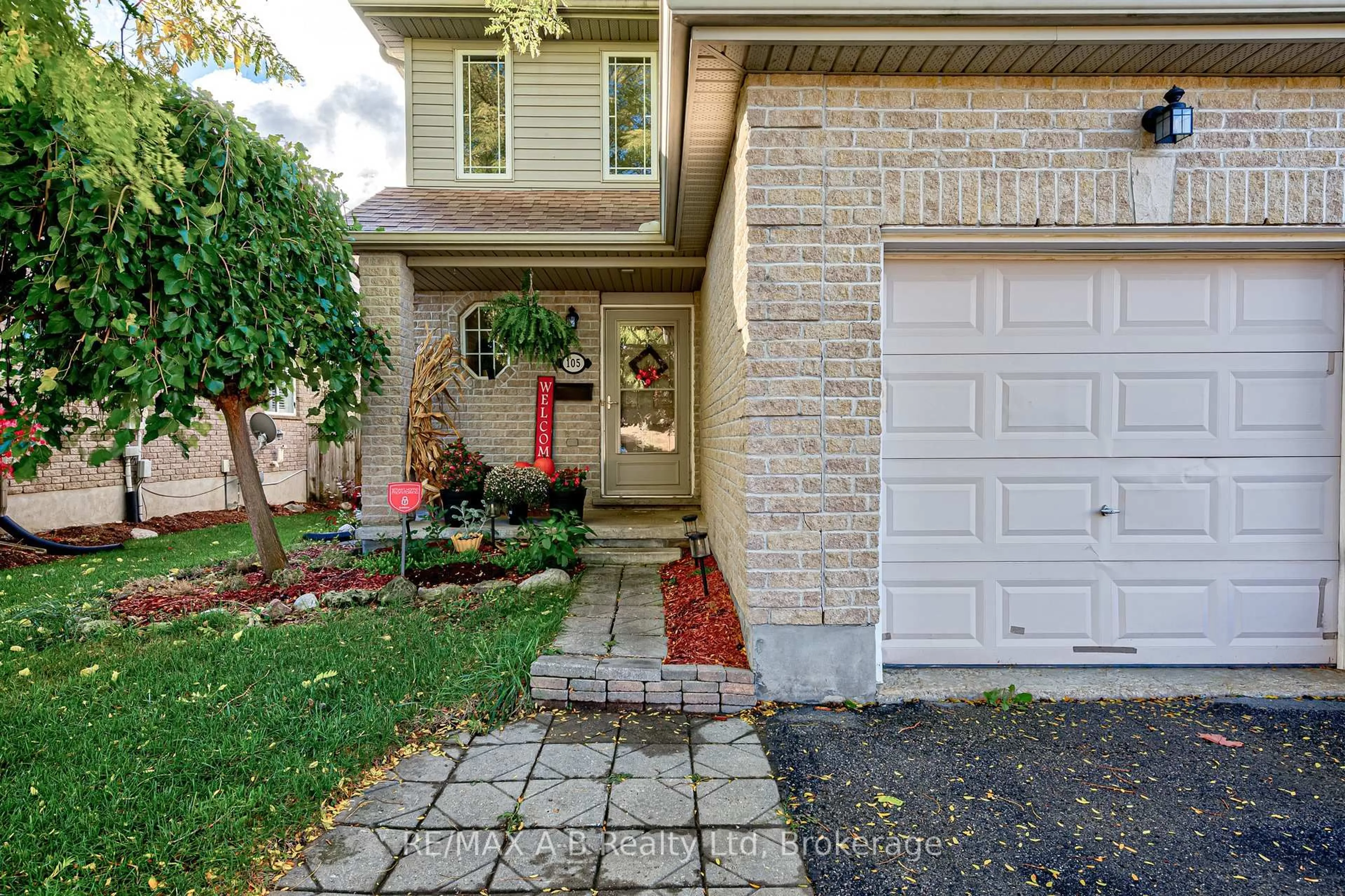 Home with brick exterior material, street for 105 Maxwell St, St. Marys Ontario N4X 0A2