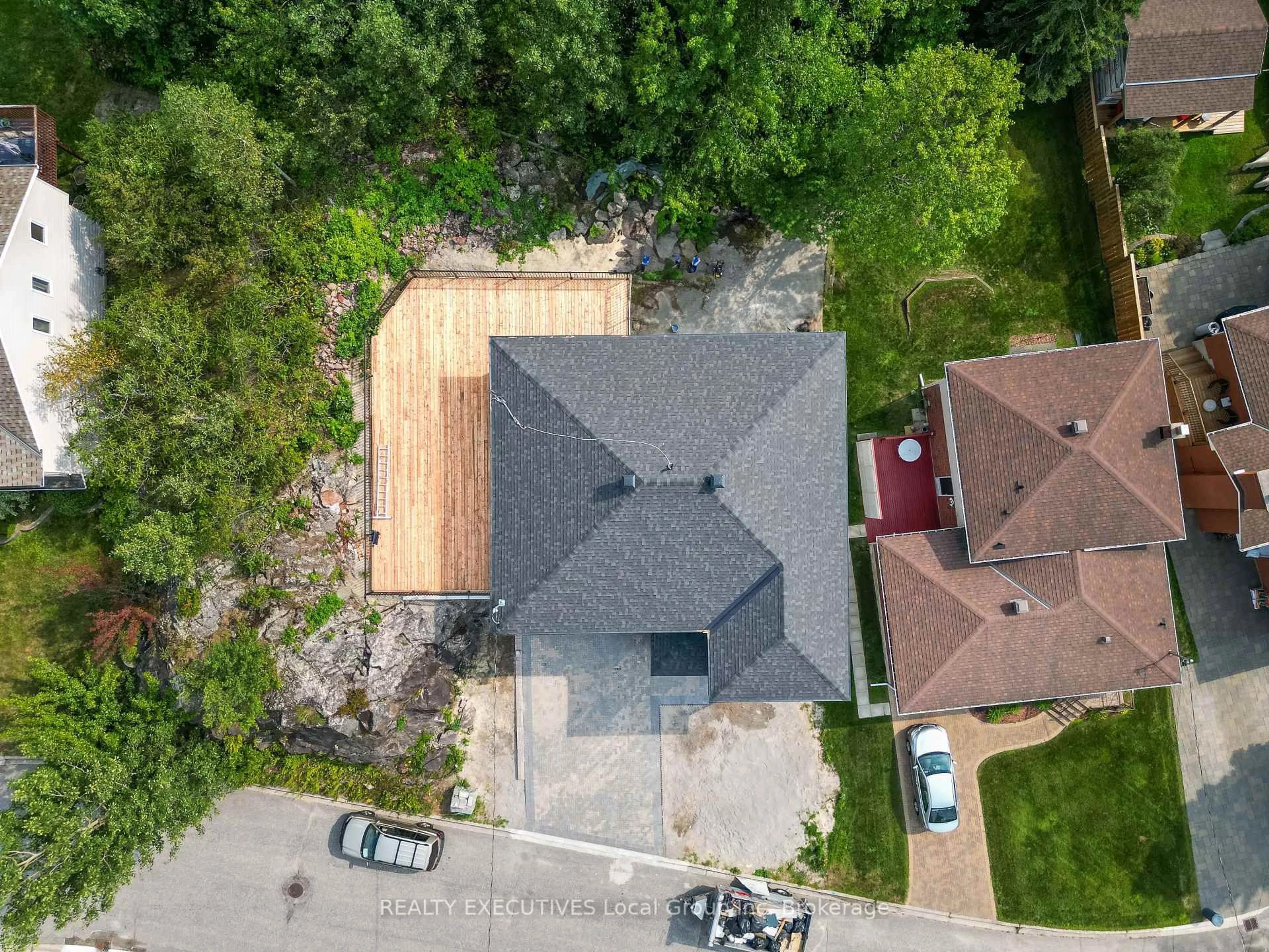 A pic from outside/outdoor area/front of a property/back of a property/a pic from drone, street for 29 Shallot Cres, North Bay Ontario P1A 3V7