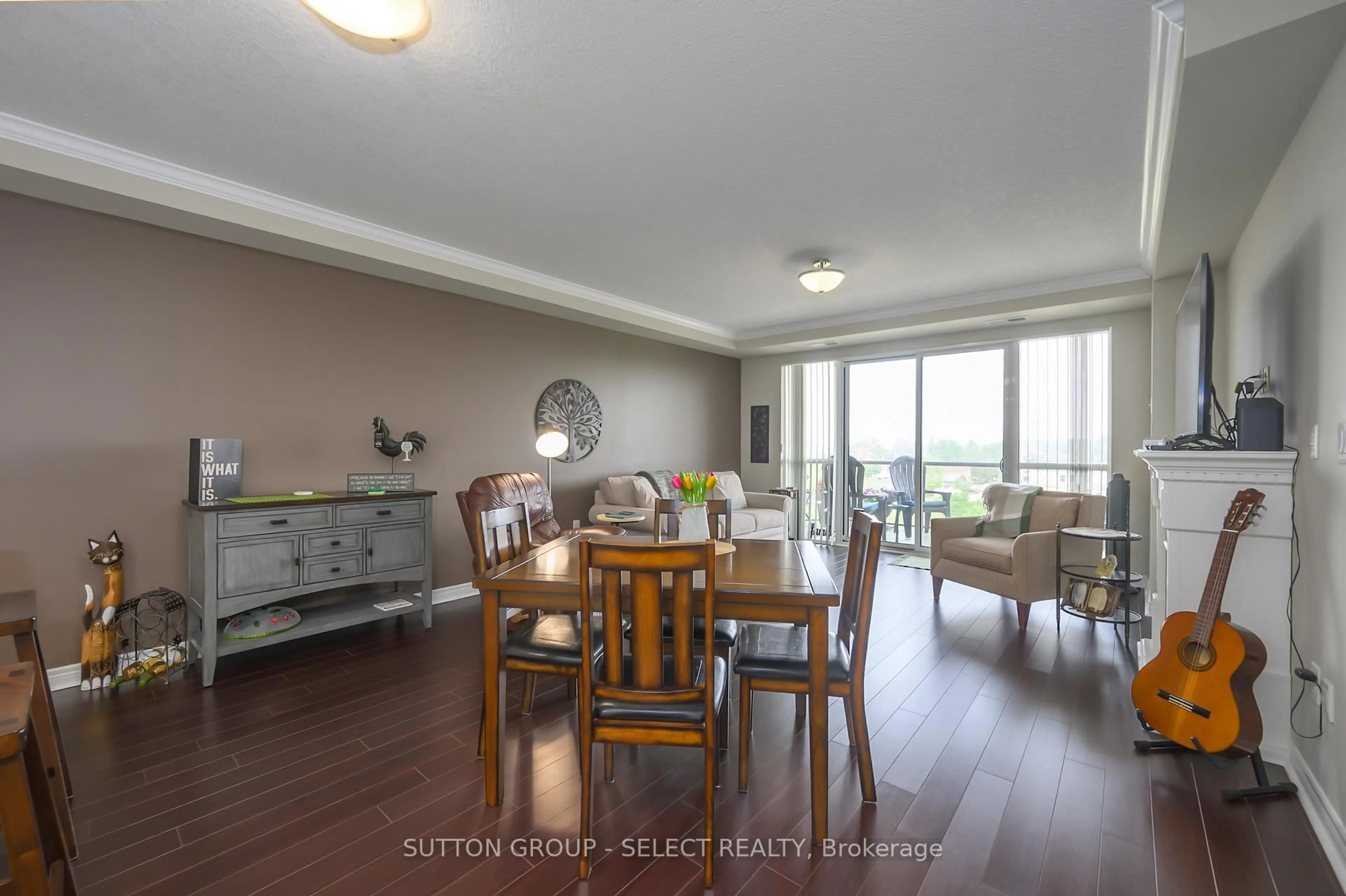 Dining room, wood/laminate floor for 1030 CORONATION Dr #606, London North Ontario N6G 0G5