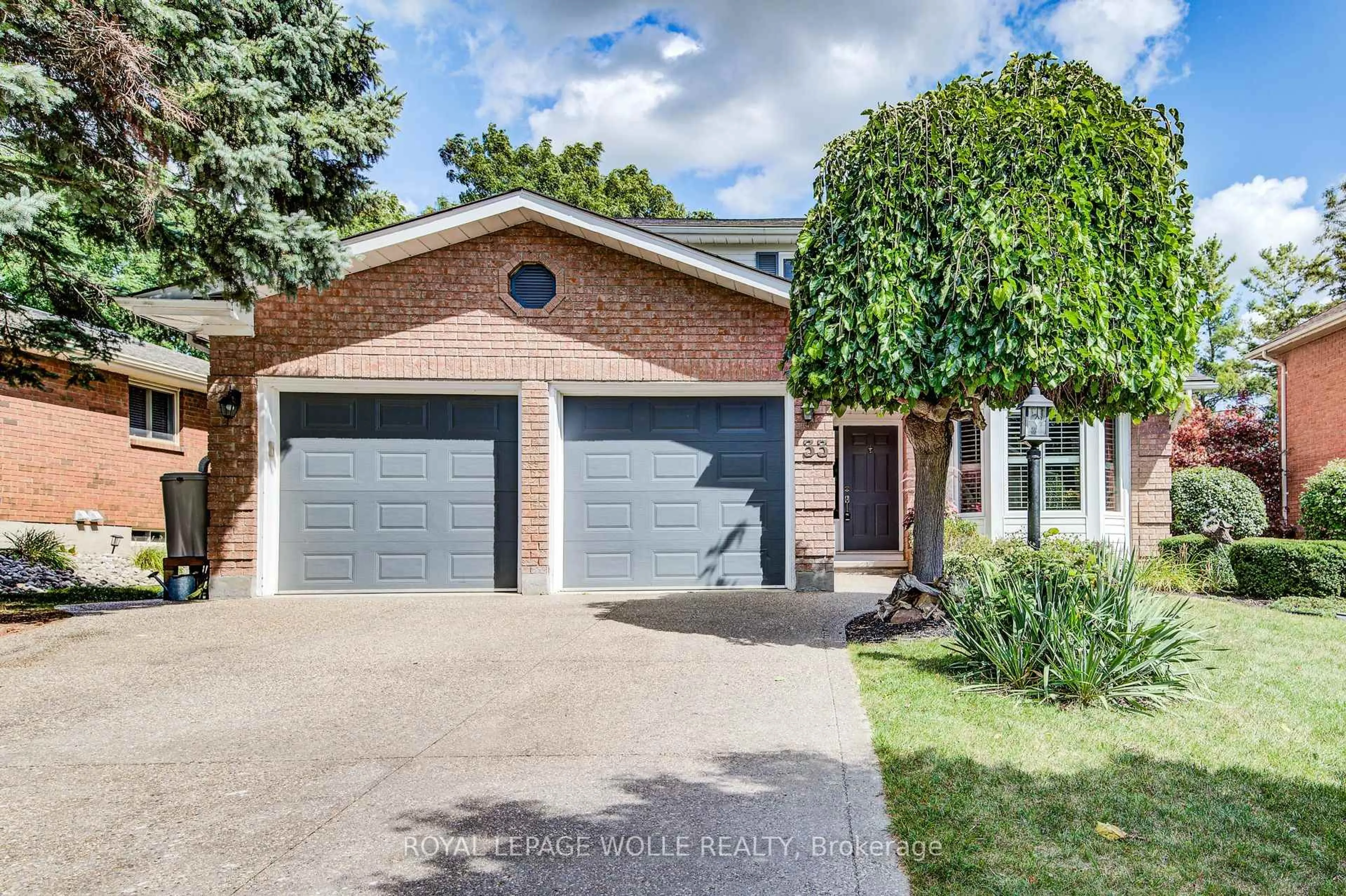 Home with brick exterior material, street for 33 Tinatawa Crt, Kitchener Ontario N2A 3G9