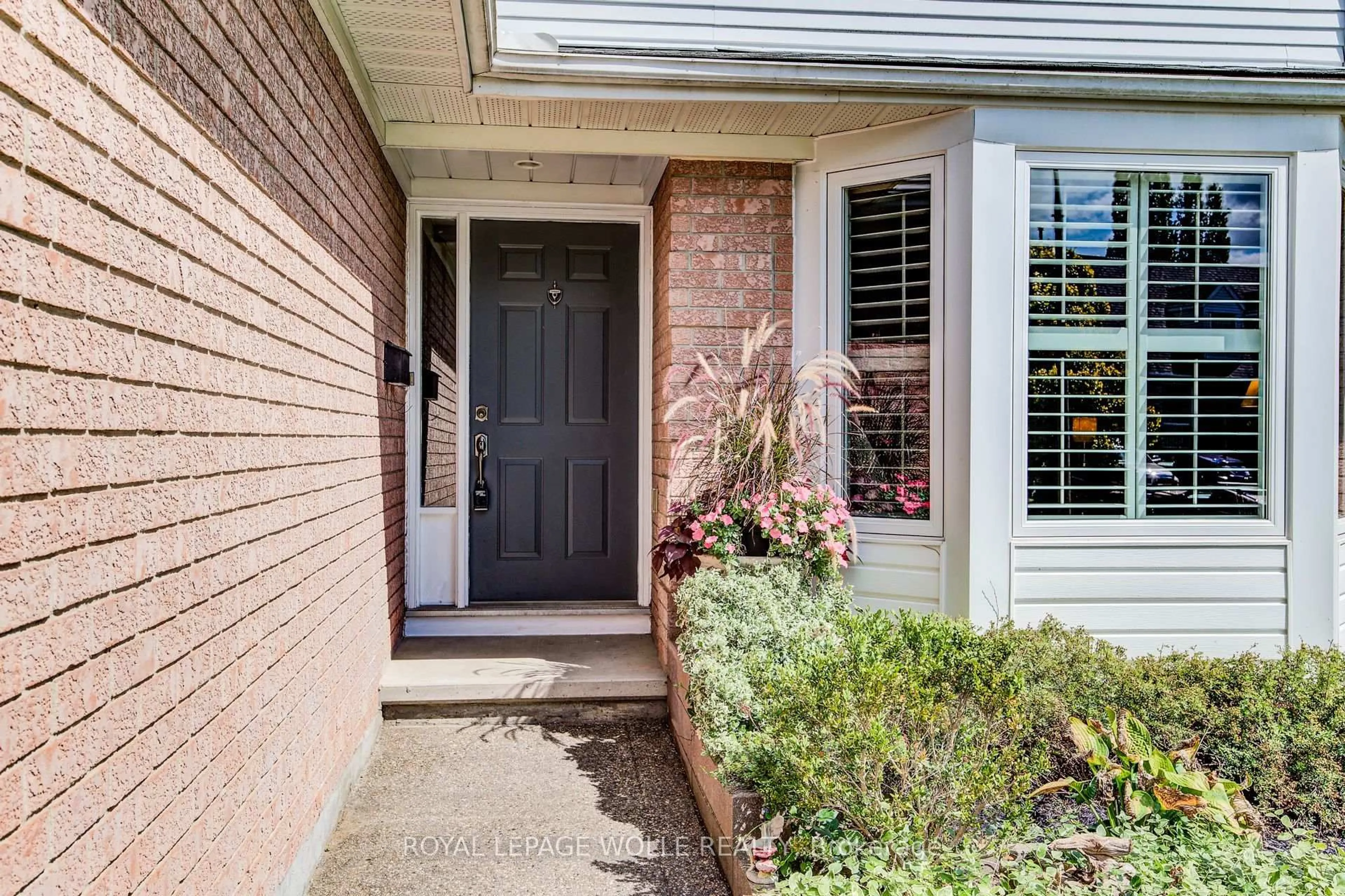 Unknown for 33 Tinatawa Crt, Kitchener Ontario N2A 3G9